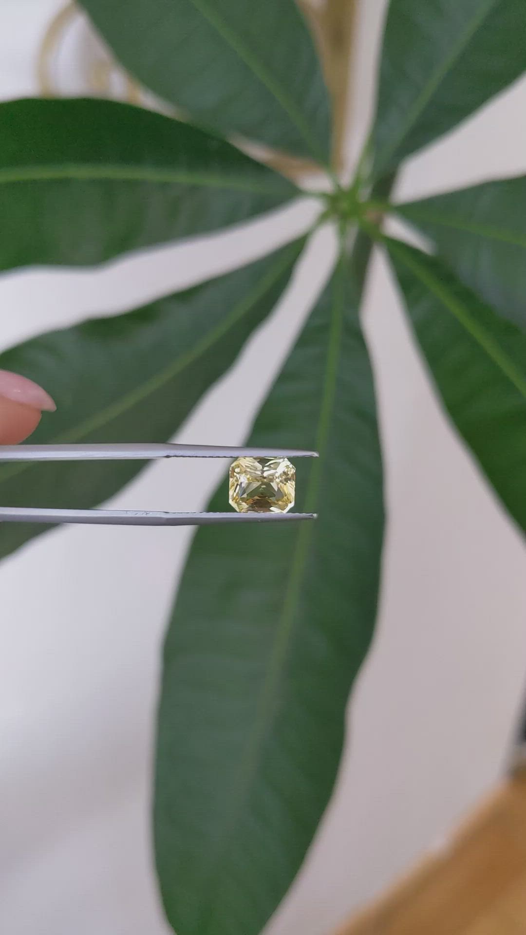 2.67 Ct. Yellow Sapphire from Ceylon (Sri Lanka) Size Video