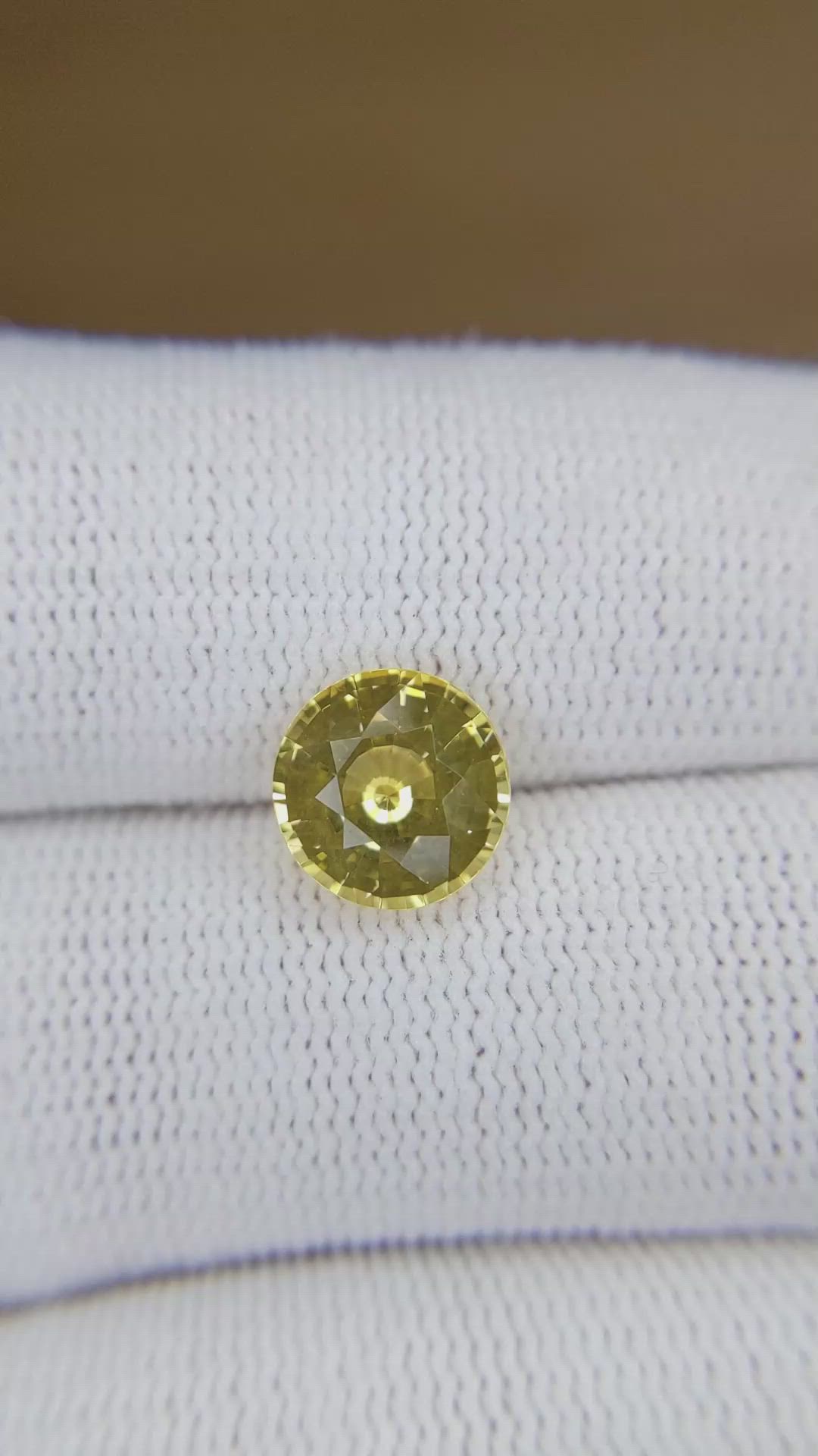 2.78 Ct. Yellow Sapphire from Ceylon (Sri Lanka) Size Video