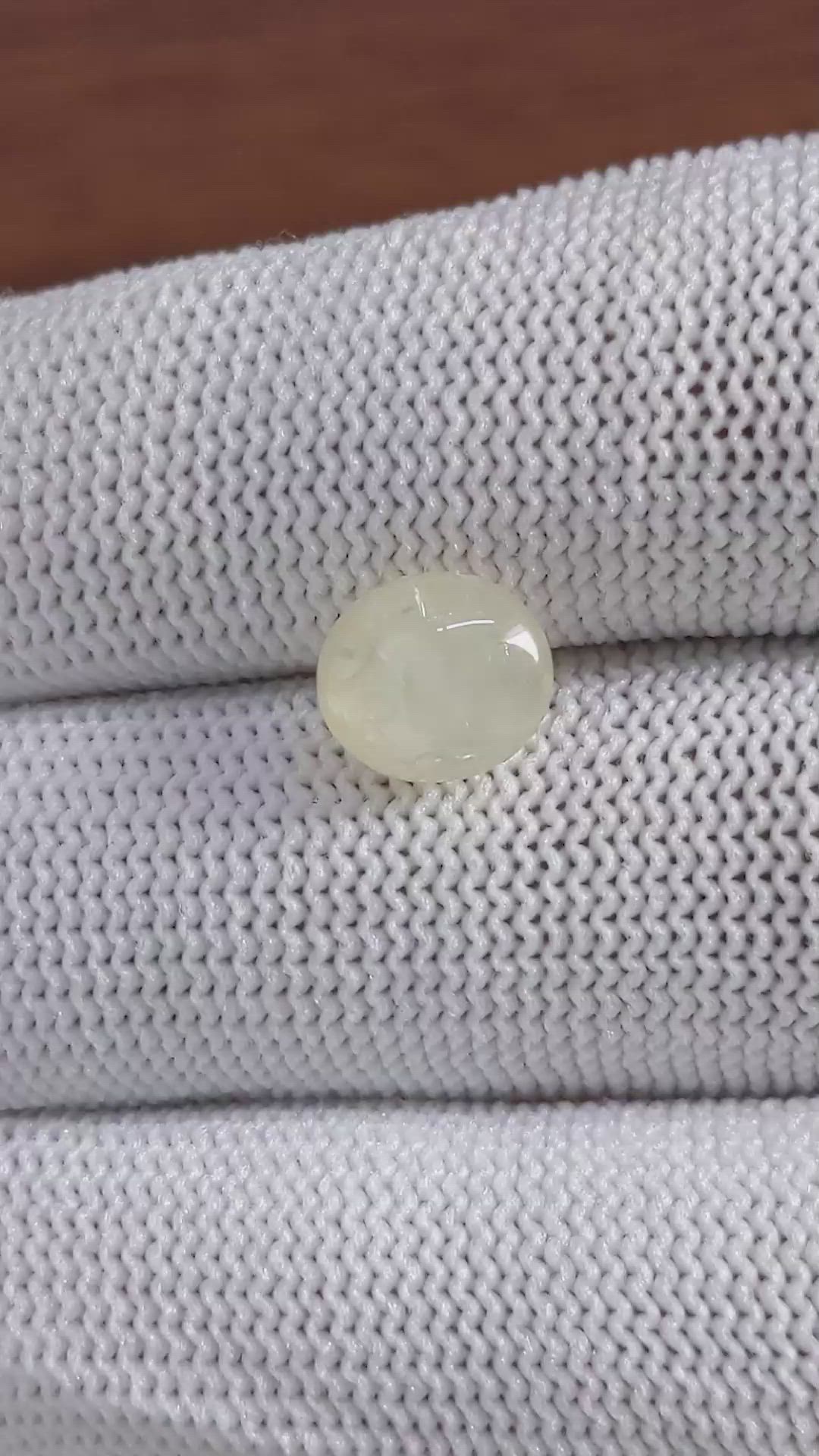 3.57 Ct. Yellow Star Sapphire from Ceylon (Sri Lanka) Size Video
