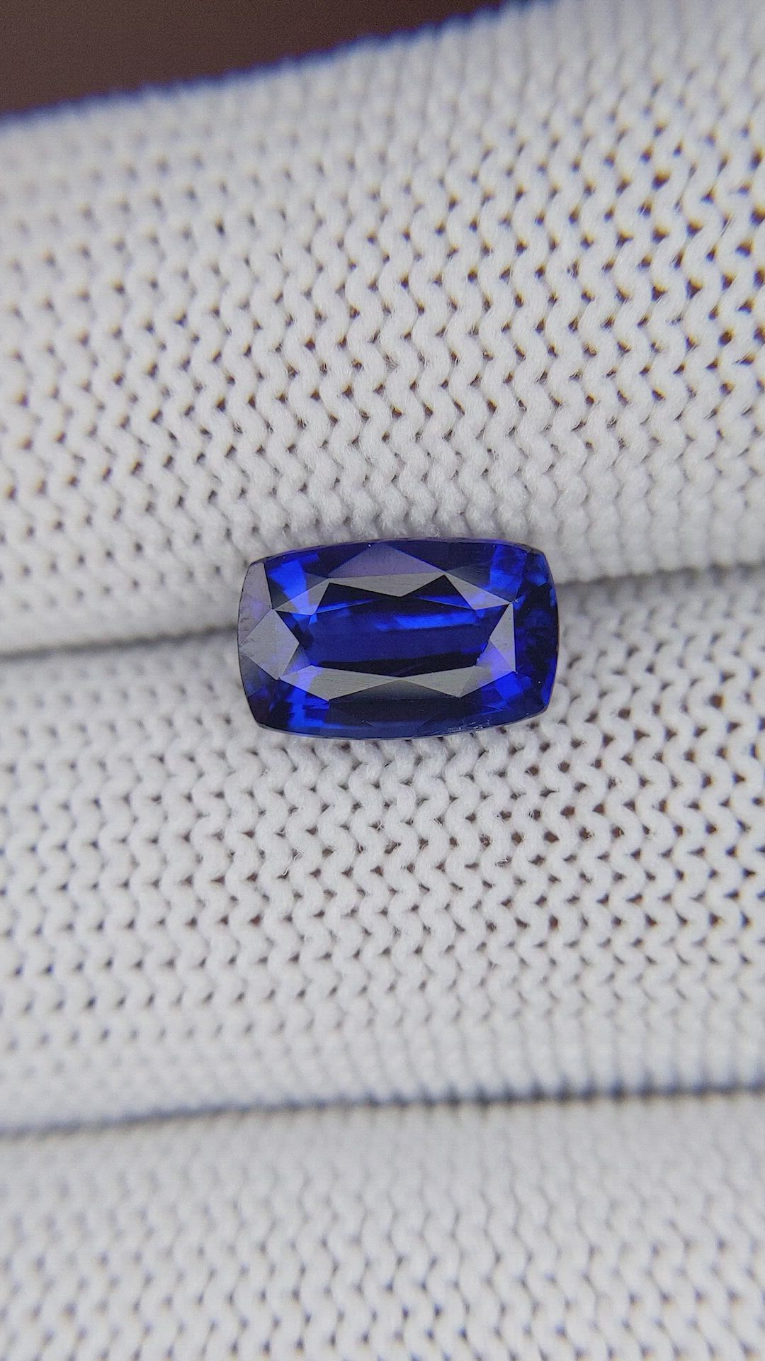 3.05 Ct. Blue Sapphire from Ceylon (Sri Lanka) Size Video