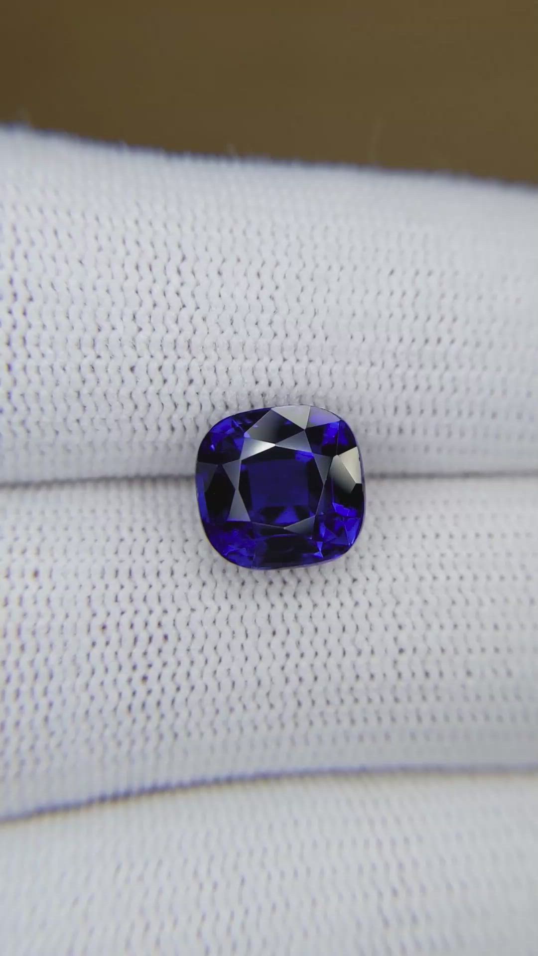 5.04 Ct. Blue Sapphire from Ceylon (Sri Lanka) Size Video