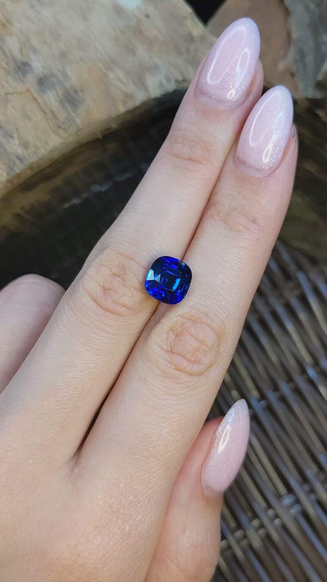 5.04 Ct. Blue Sapphire from Ceylon (Sri Lanka) Size Video