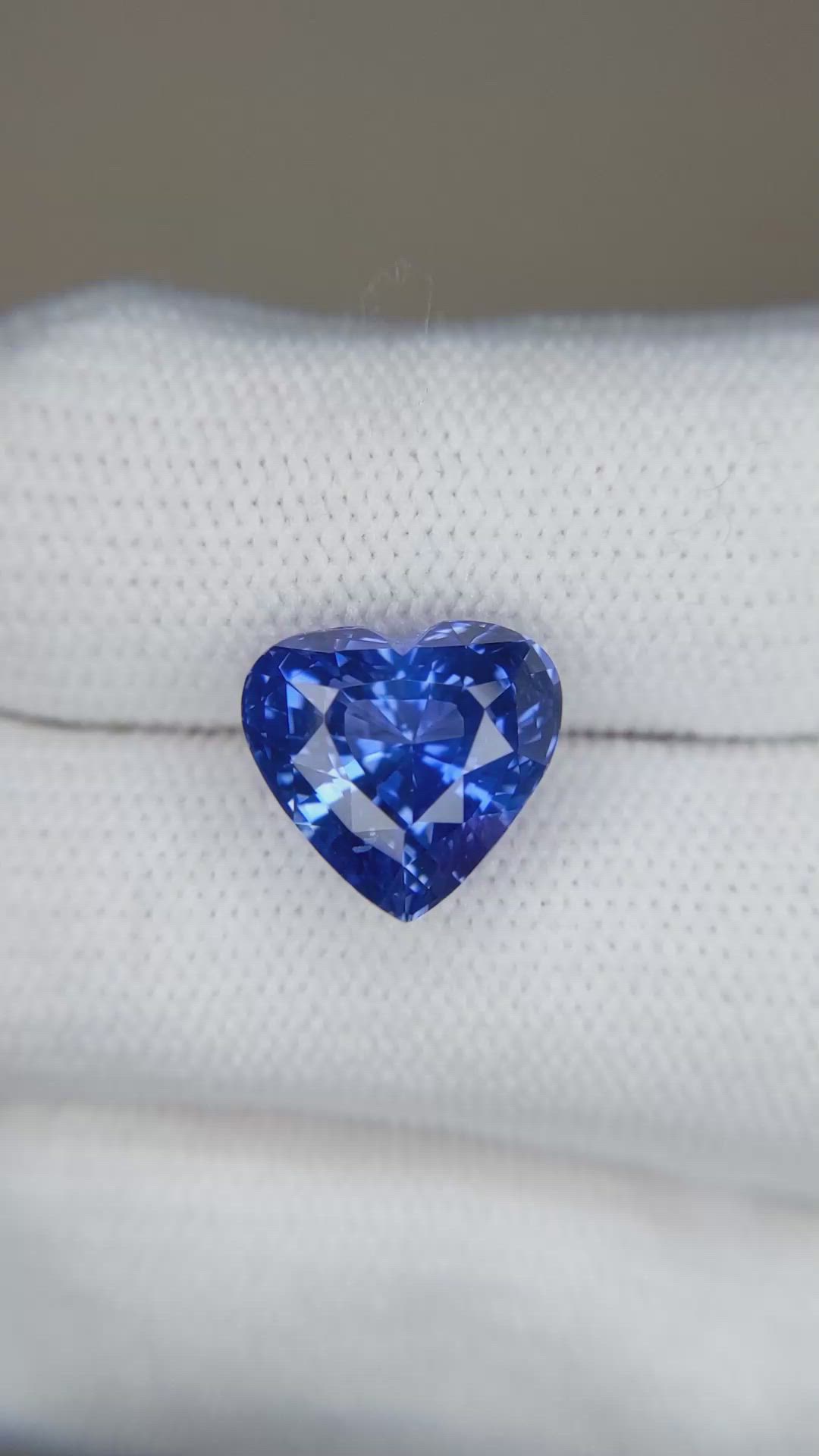 7.11 Ct. Blue Sapphire from Ceylon (Sri Lanka) Size Video