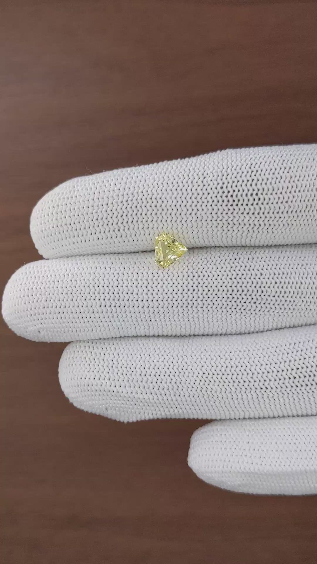 1.01 Ct. Yellow Sapphire from Ceylon (Sri Lanka) Size Video