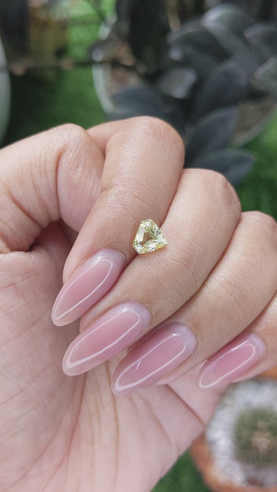1.01 Ct. Yellow Sapphire from Ceylon (Sri Lanka) Size Video