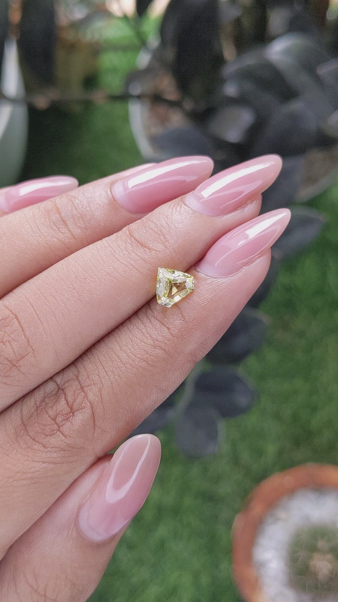 1.01 Ct. Yellow Sapphire from Ceylon (Sri Lanka) Size Video
