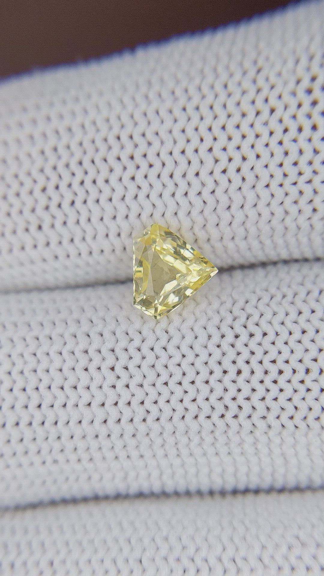 1.01 Ct. Yellow Sapphire from Ceylon (Sri Lanka) Size Video