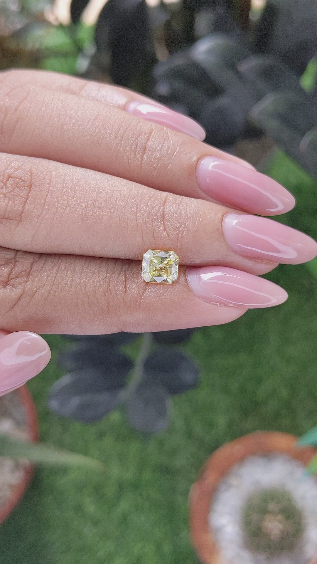1.01 Ct. Yellow Sapphire from Ceylon (Sri Lanka) Size Video