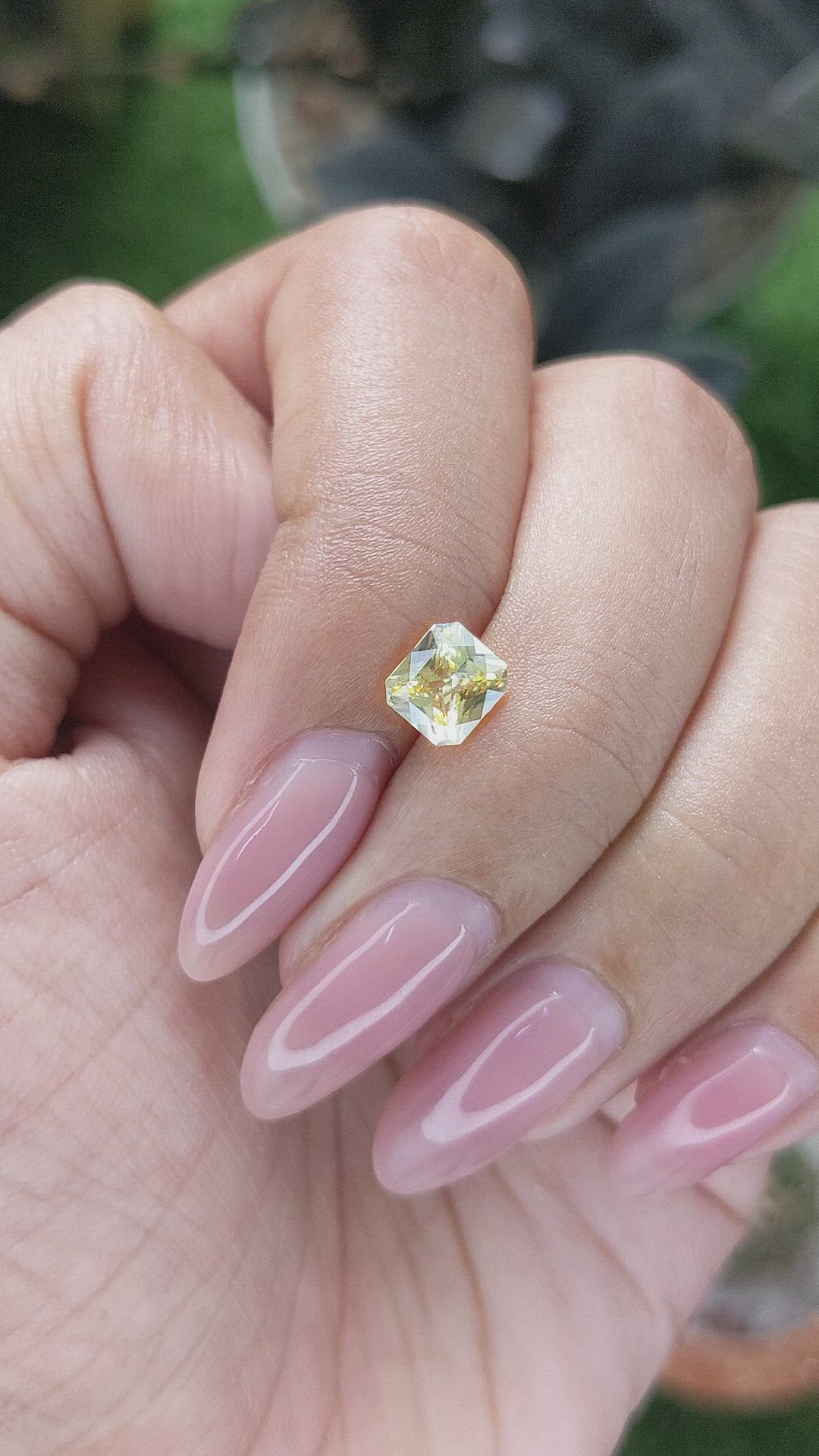 1.01 Ct. Yellow Sapphire from Ceylon (Sri Lanka) Size Video