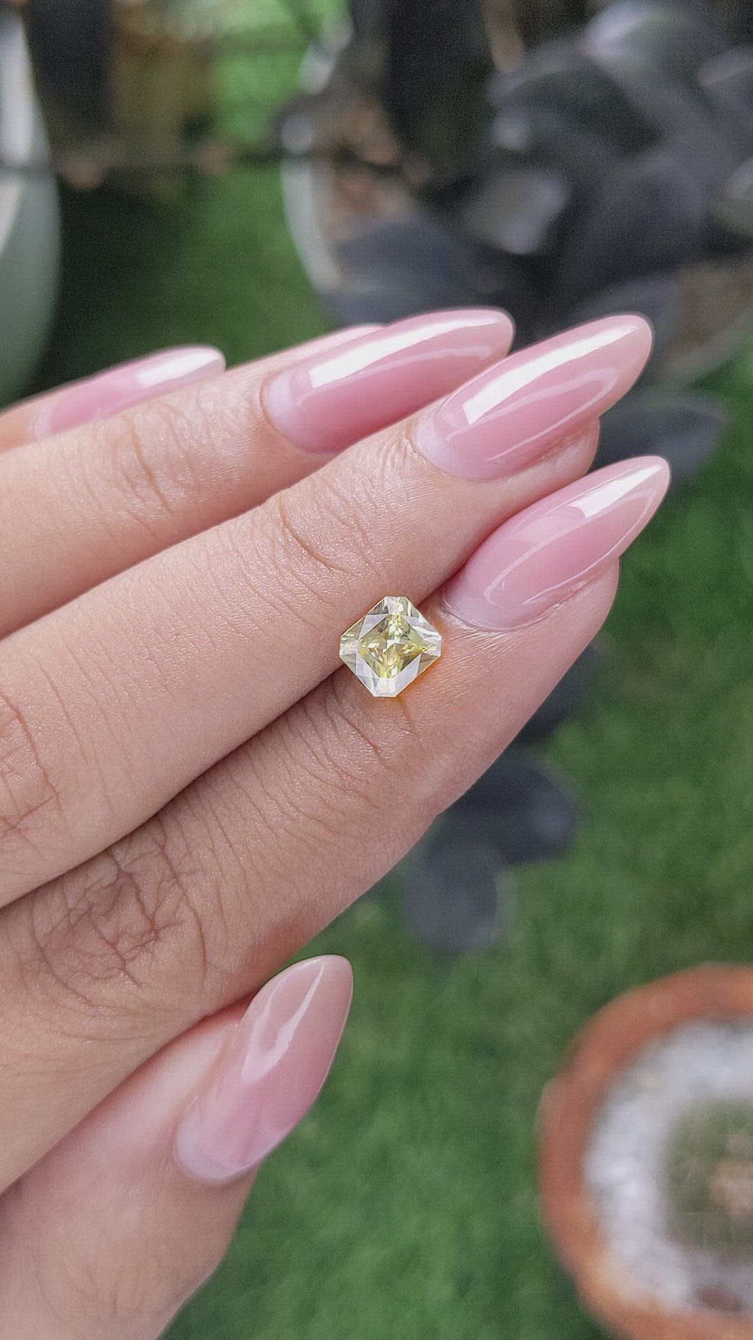 1.01 Ct. Yellow Sapphire from Ceylon (Sri Lanka) Size Video