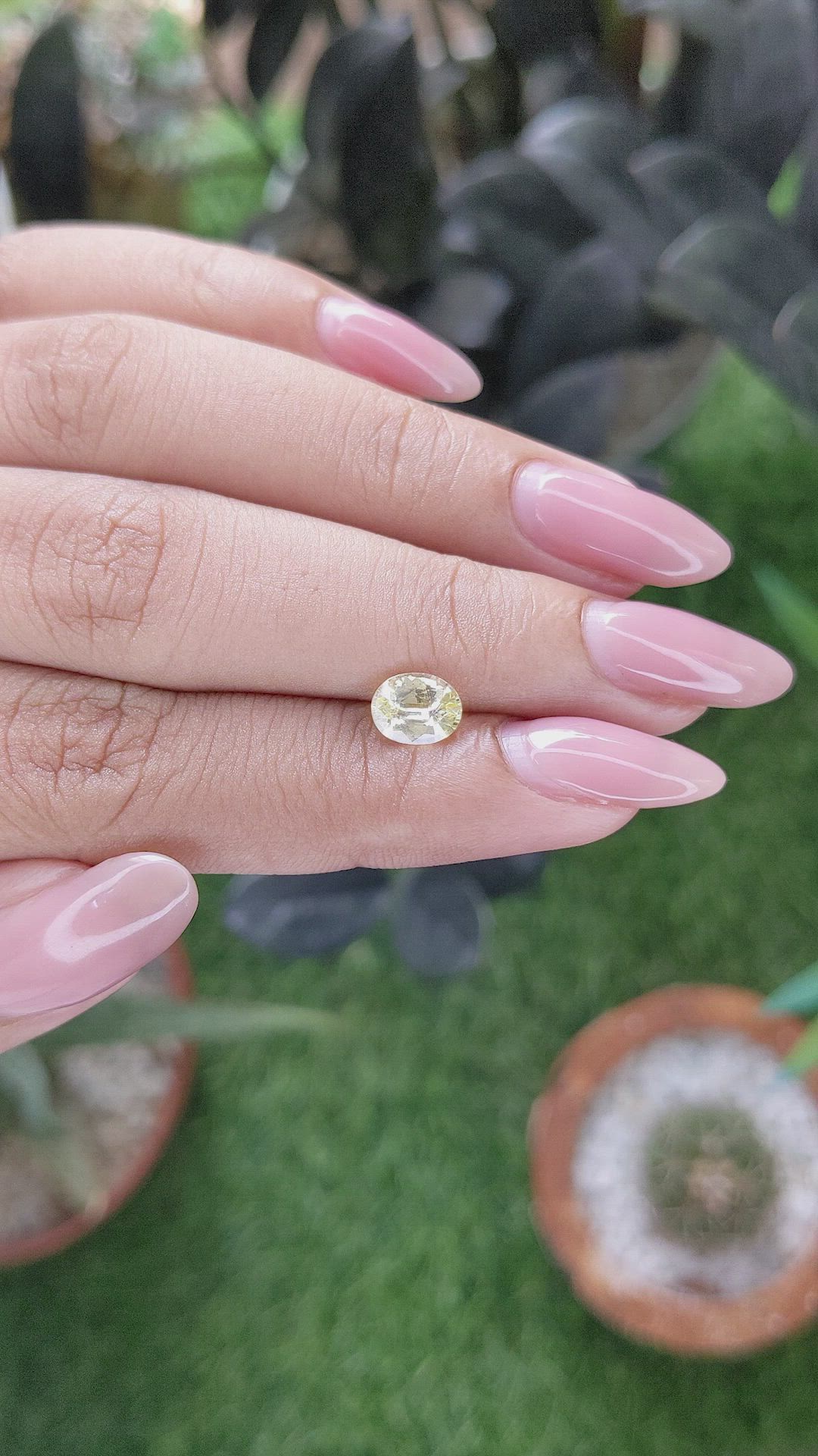 1.09 Ct. Yellow Sapphire from Ceylon (Sri Lanka) Size Video