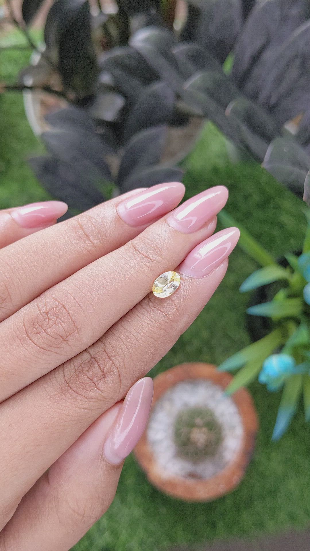 1.00 Ct. Yellow Sapphire from Ceylon (Sri Lanka) Size Video
