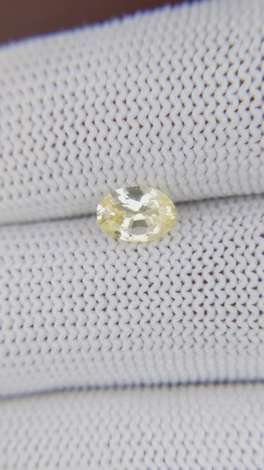 1.00 Ct. Yellow Sapphire from Ceylon (Sri Lanka) Size Video