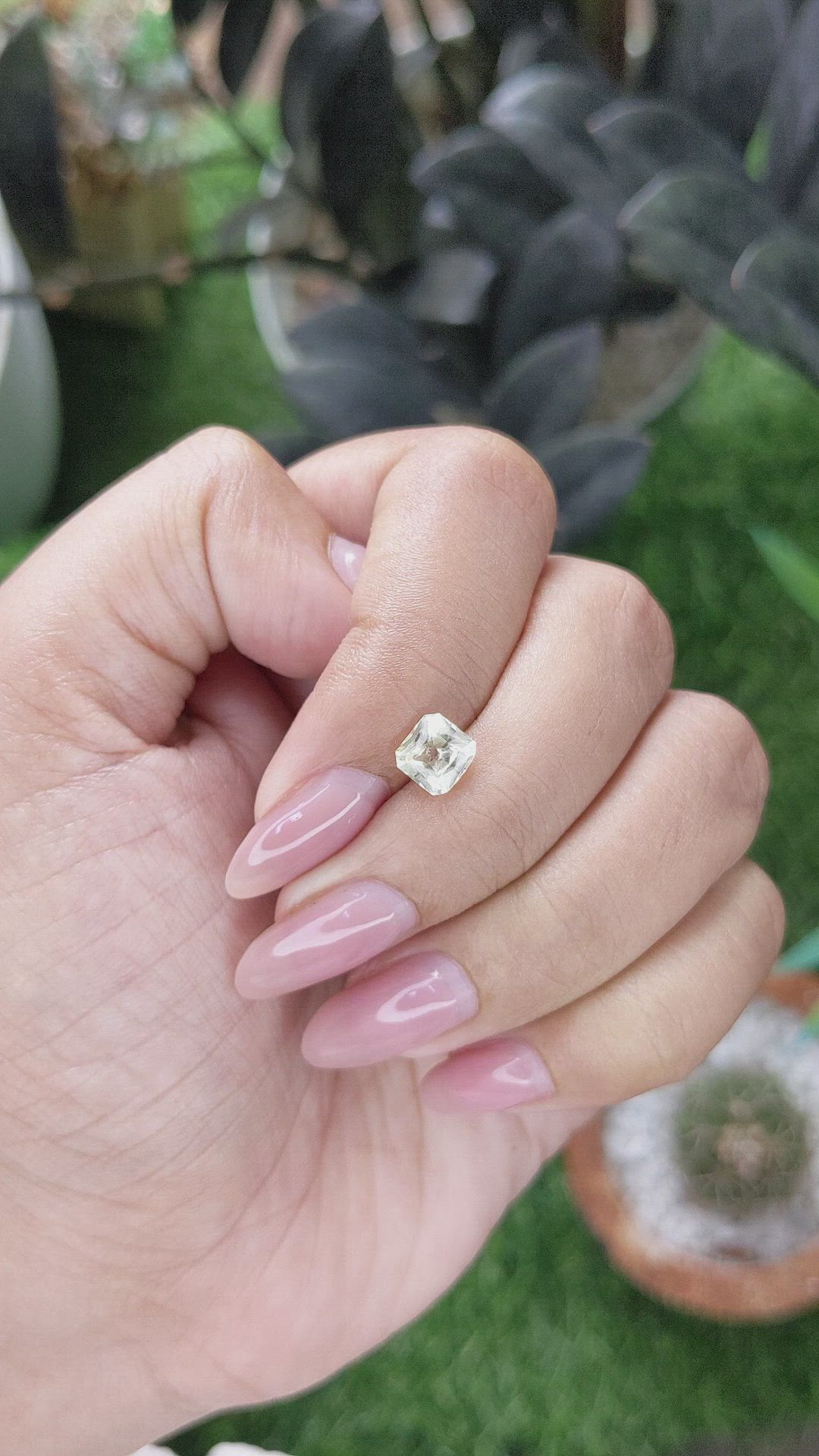 1.26 Ct. Yellow Sapphire from Ceylon (Sri Lanka) Size Video