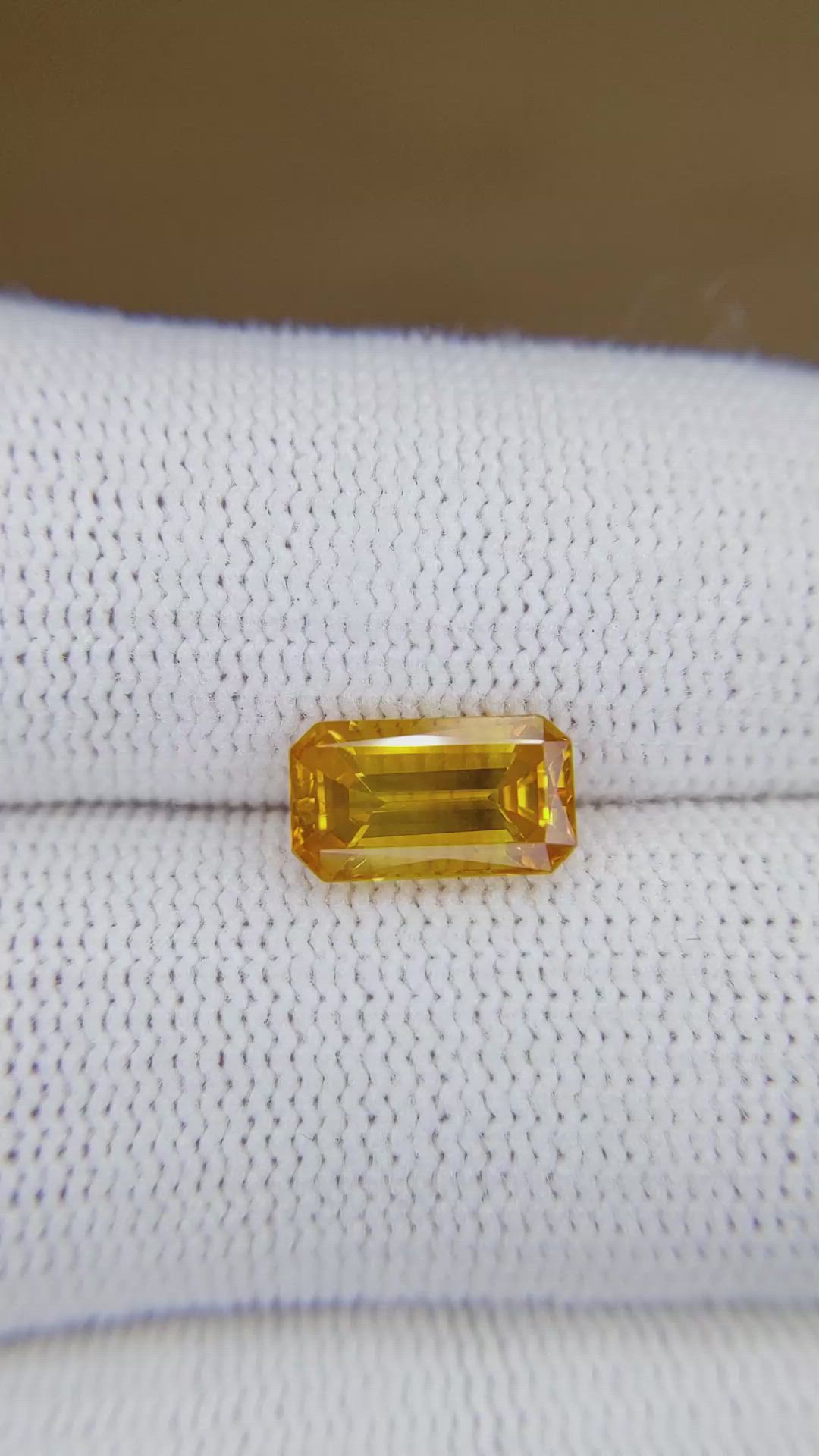 2.32 Ct. Yellowish Orange Sapphire from Ceylon (Sri Lanka) Size Video