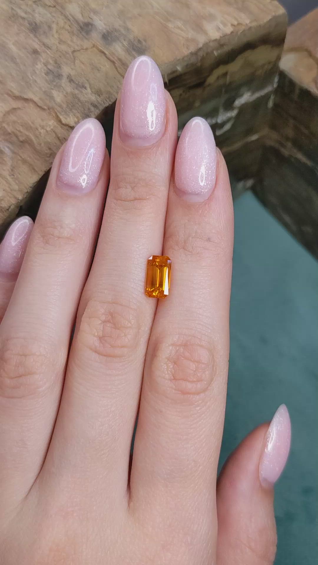 2.32 Ct. Yellowish Orange Sapphire from Ceylon (Sri Lanka) Size Video