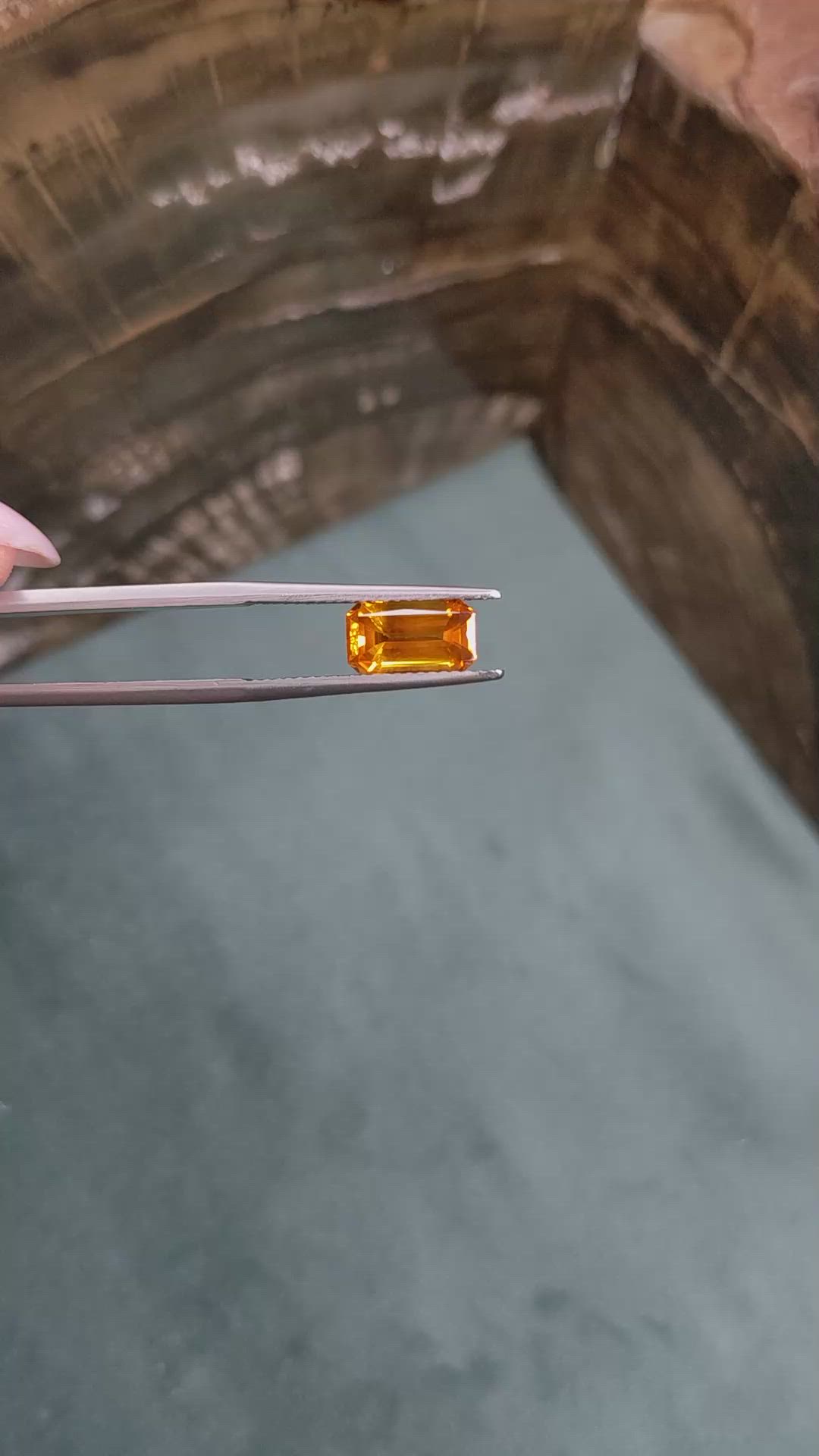 2.32 Ct. Yellowish Orange Sapphire from Ceylon (Sri Lanka) Size Video
