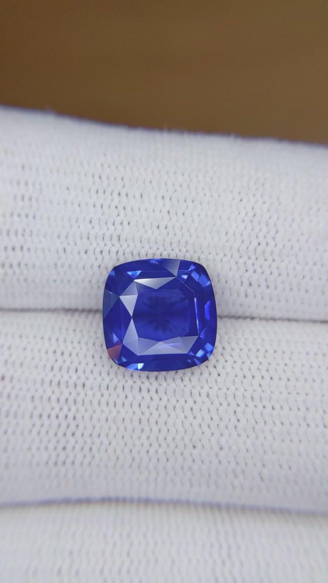 5.08 Ct. Blue Sapphire from Ceylon (Sri Lanka) Size Video
