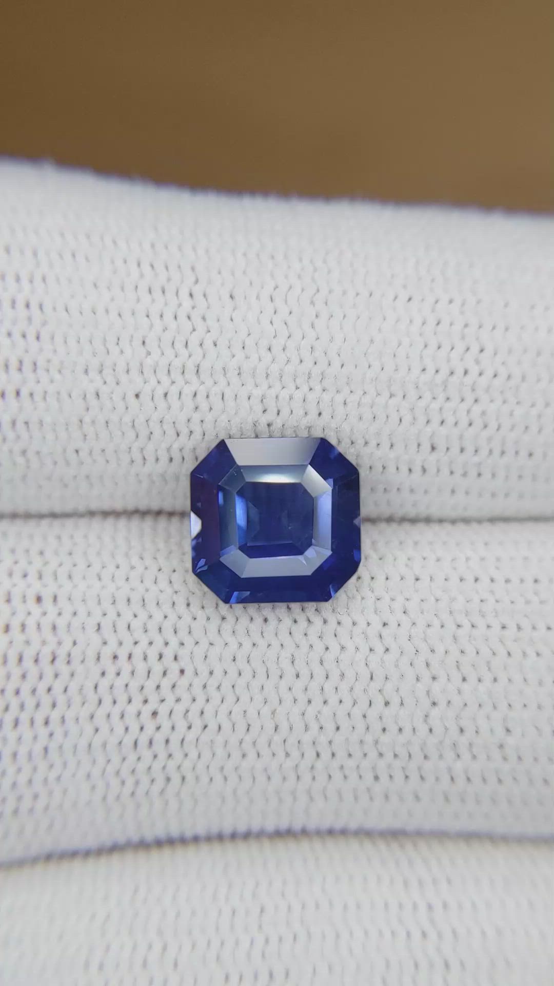 3.71 Ct. Blue Sapphire from Ceylon (Sri Lanka) Size Video