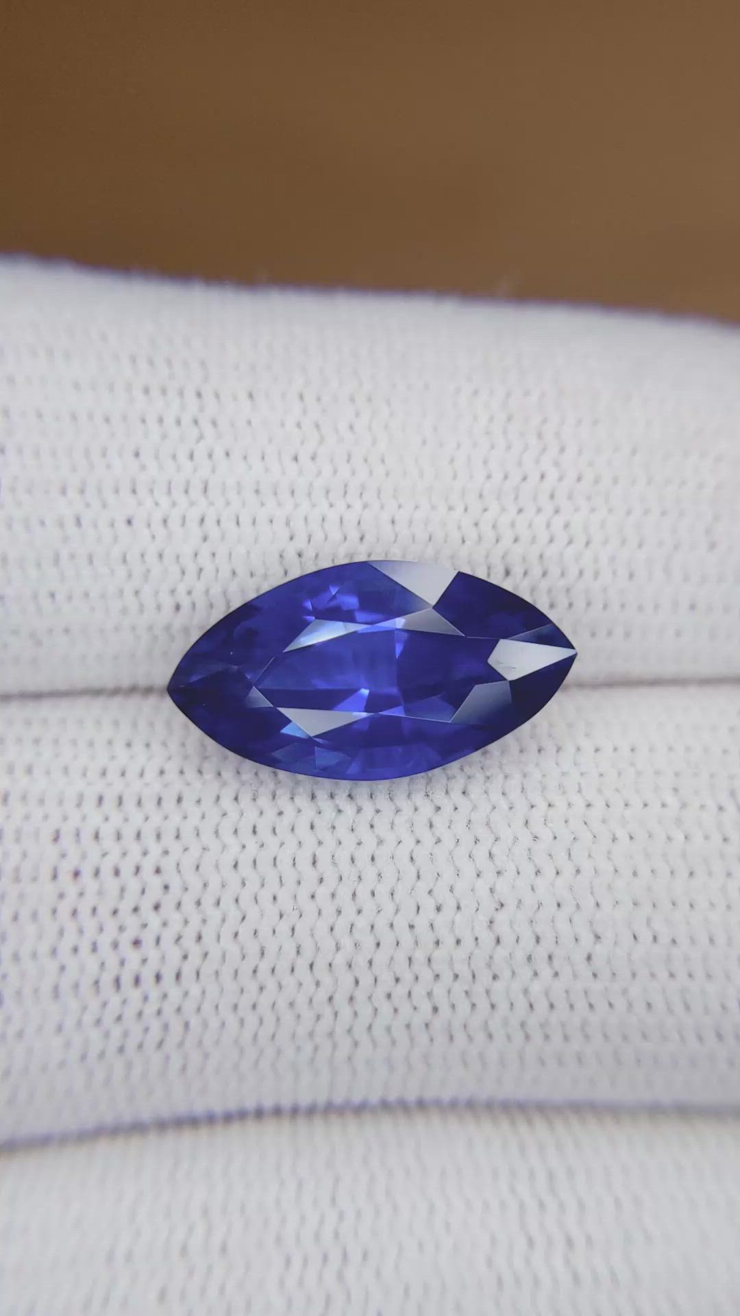 6.58 Ct. Blue Sapphire from Ceylon (Sri Lanka) Size Video