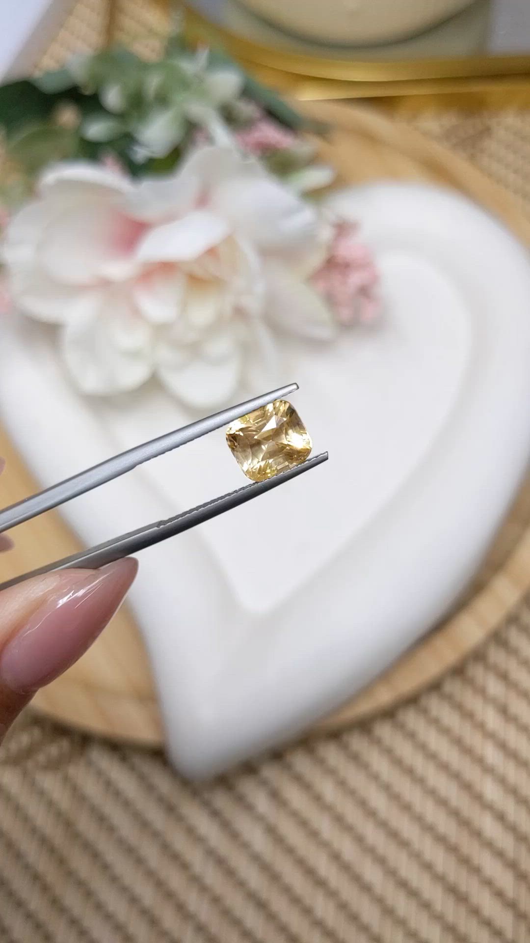 3.63 Ct. Yellow Sapphire from Ceylon (Sri Lanka) Size Video
