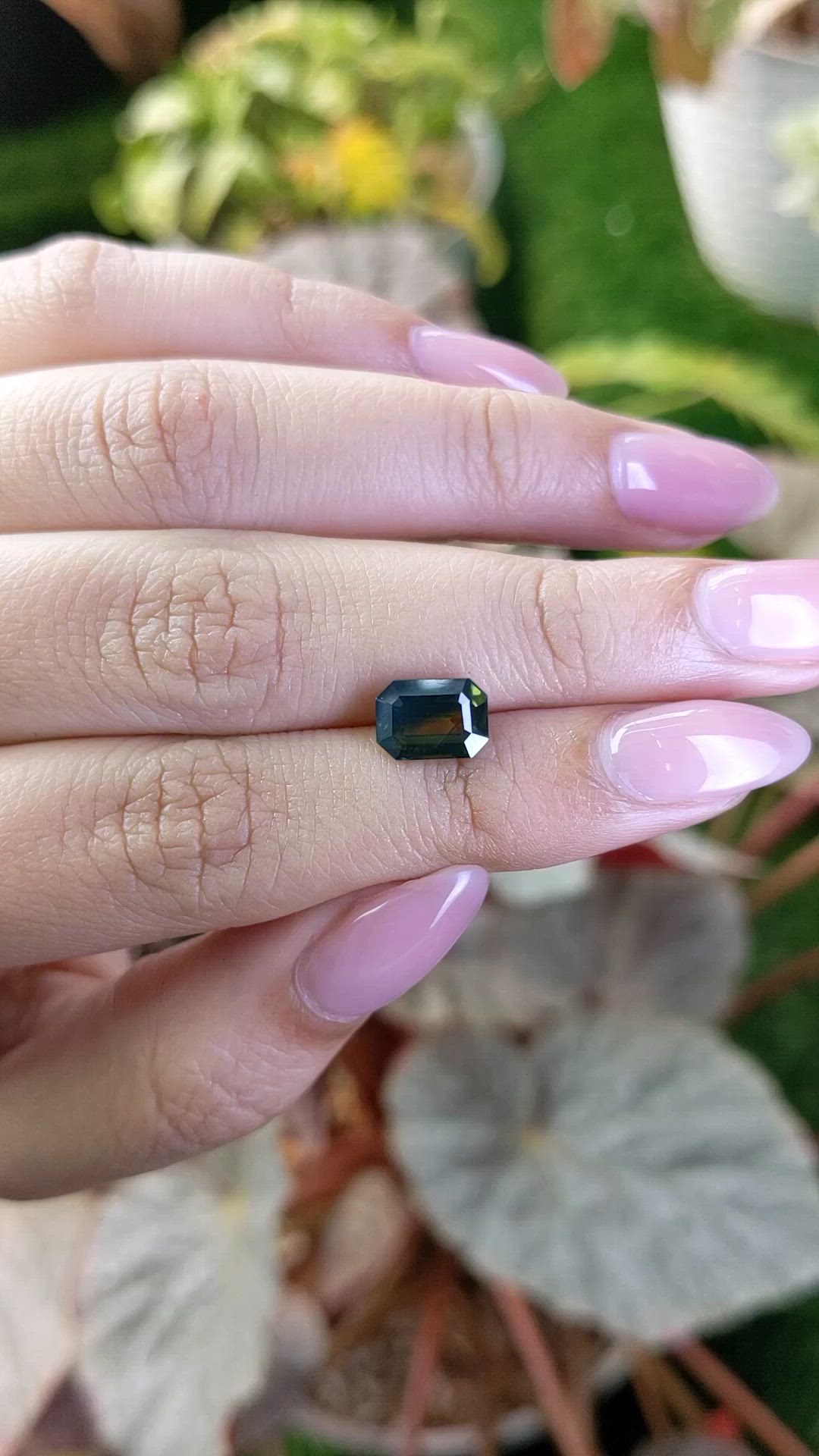 2.51 Ct. Bi Color / Parti Sapphire from Ceylon (Sri Lanka) Size Video