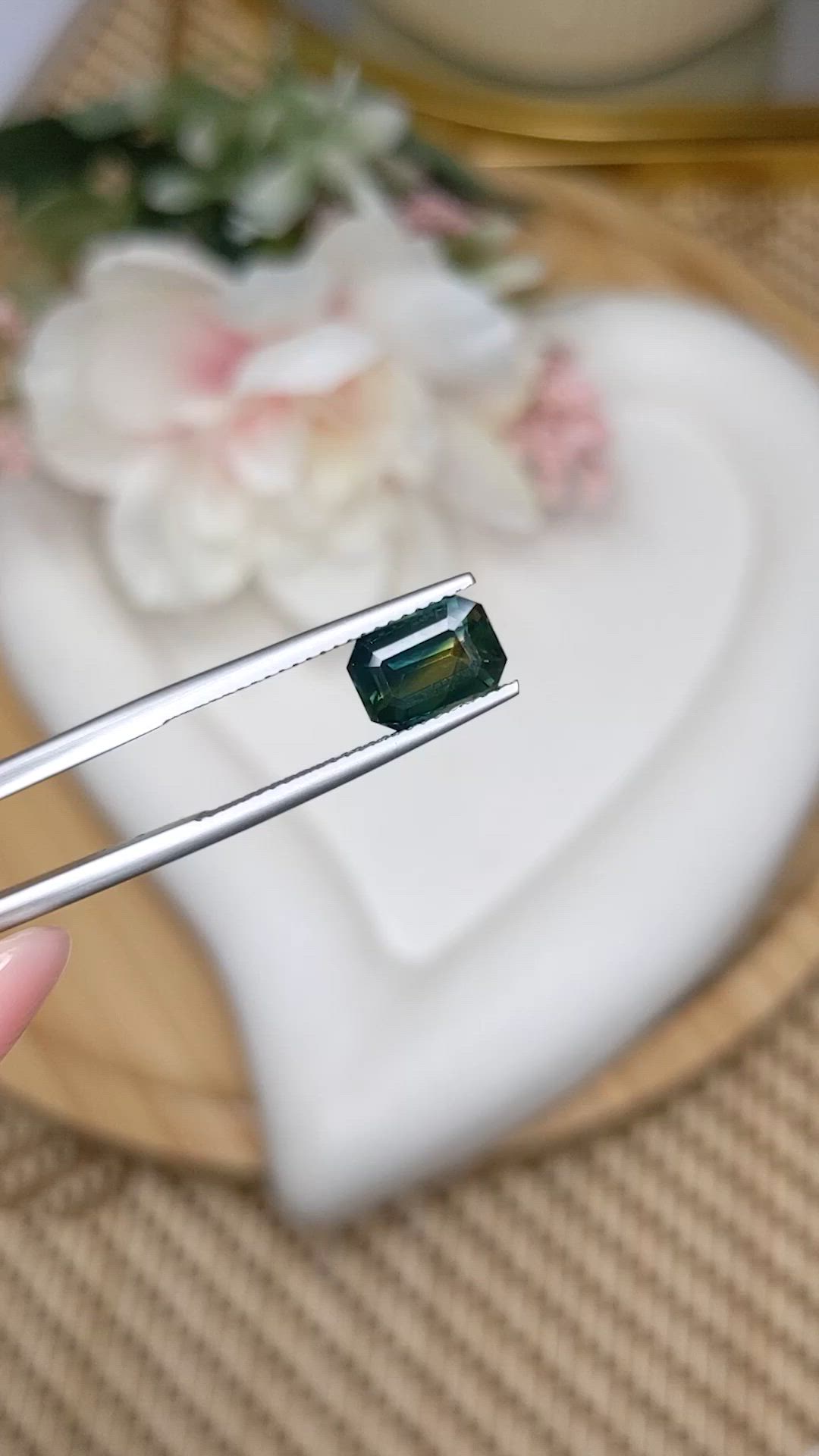 2.51 Ct. Bi Color / Parti Sapphire from Ceylon (Sri Lanka) Size Video