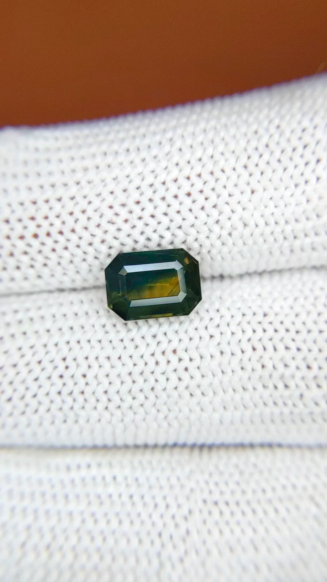 2.51 Ct. Bi Color / Parti Sapphire from Ceylon (Sri Lanka) Size Video