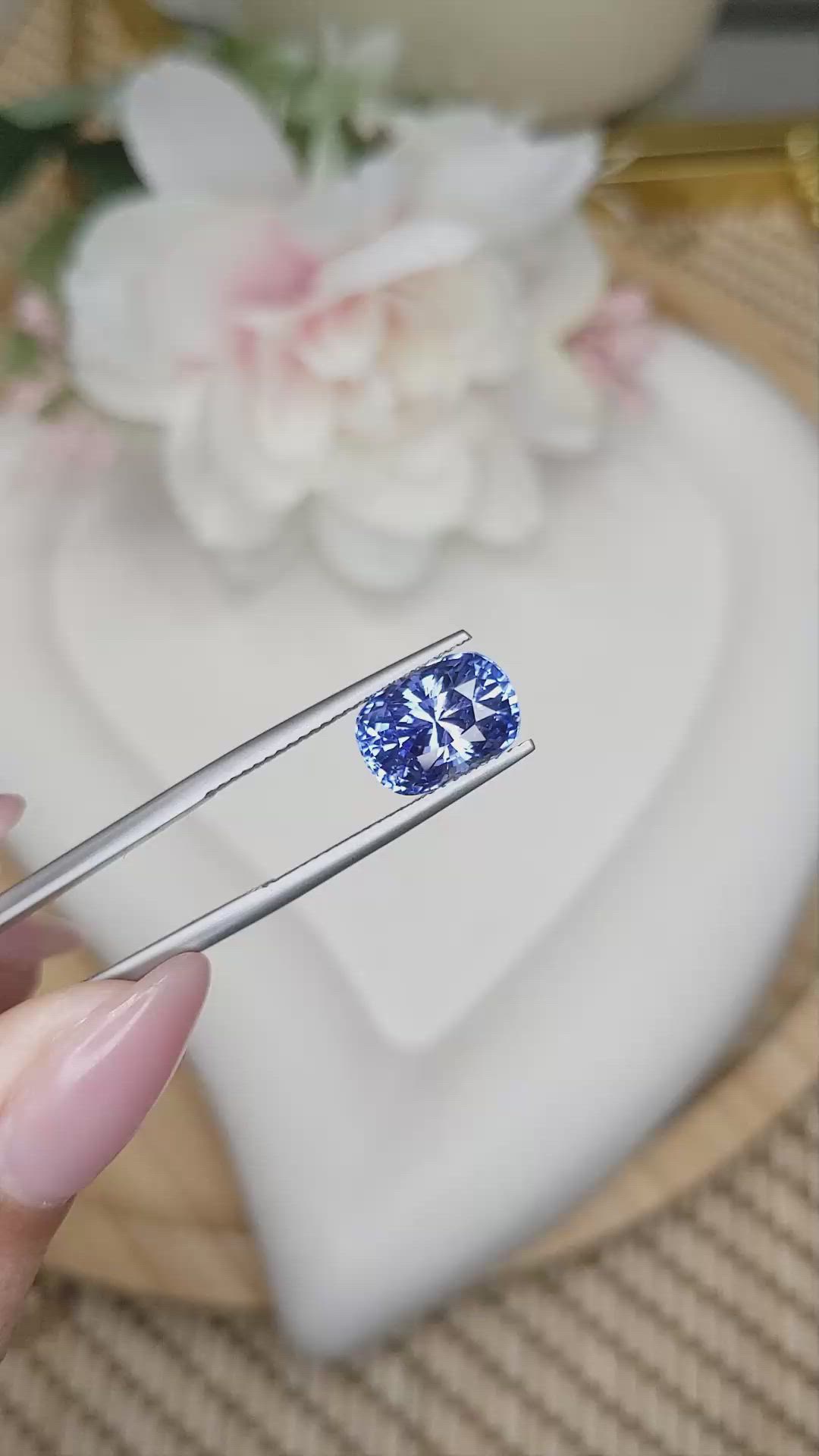 5.06 Ct. Blue Sapphire from Ceylon (Sri Lanka) Size Video