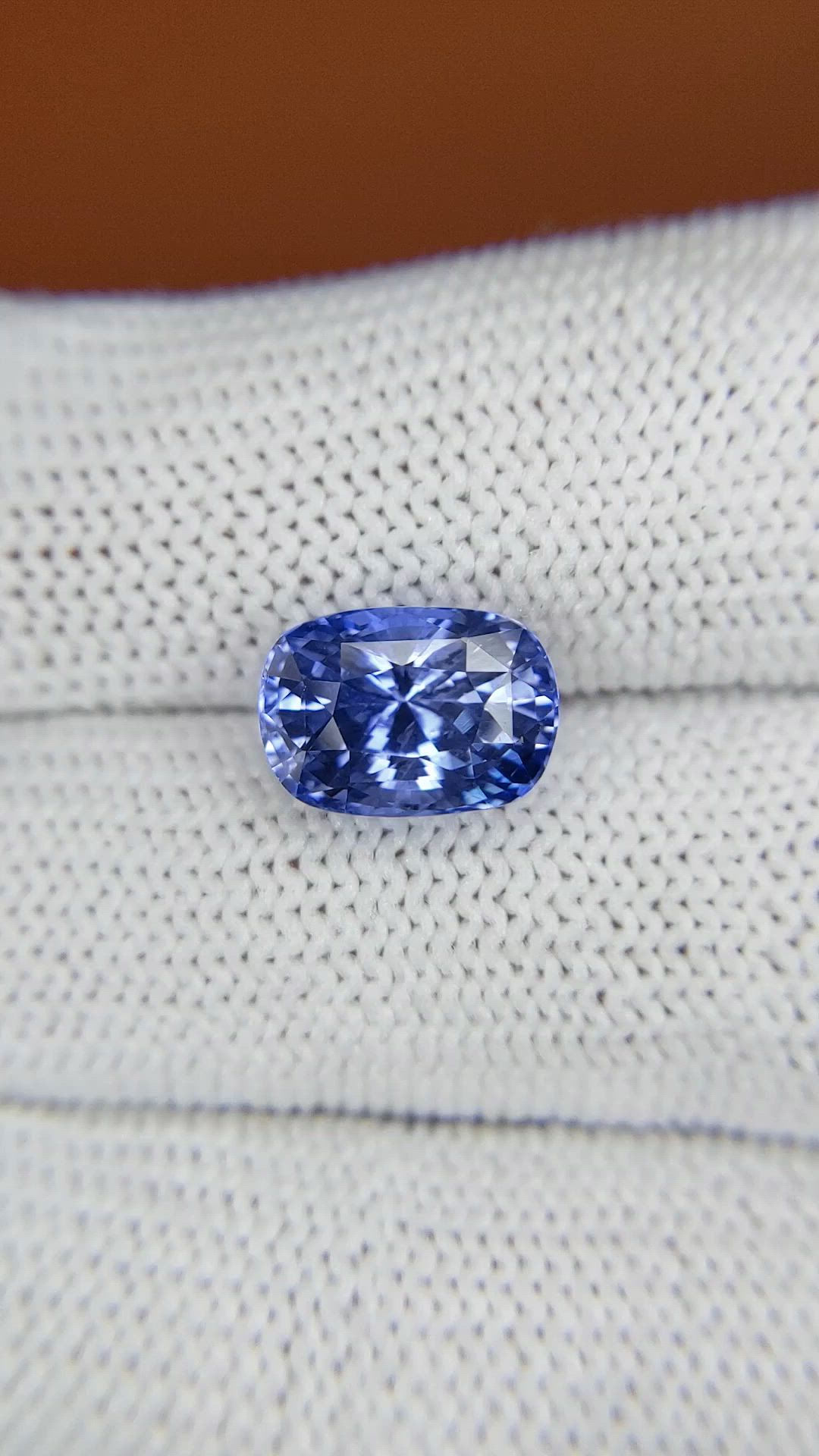 5.06 Ct. Blue Sapphire from Ceylon (Sri Lanka) Size Video