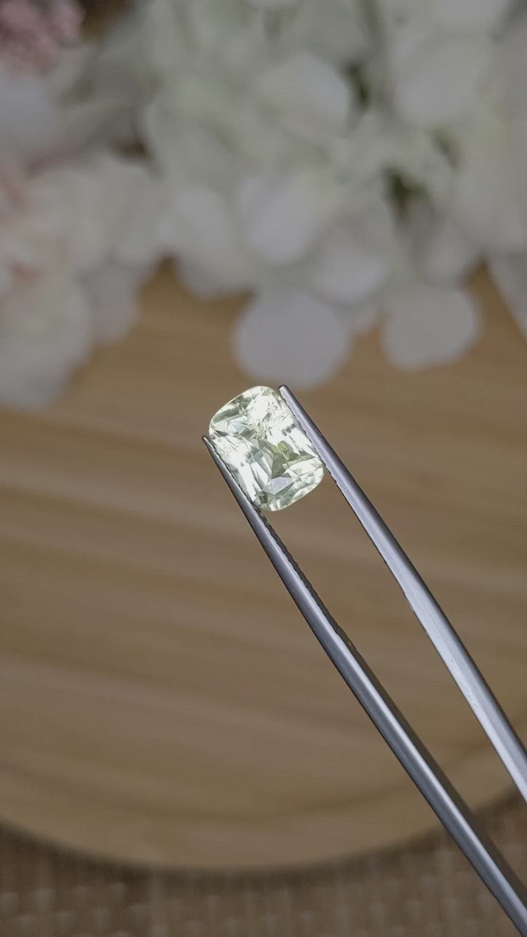 3.51 Ct. Greenish Yellow Sapphire from Ceylon (Sri Lanka) Size Video