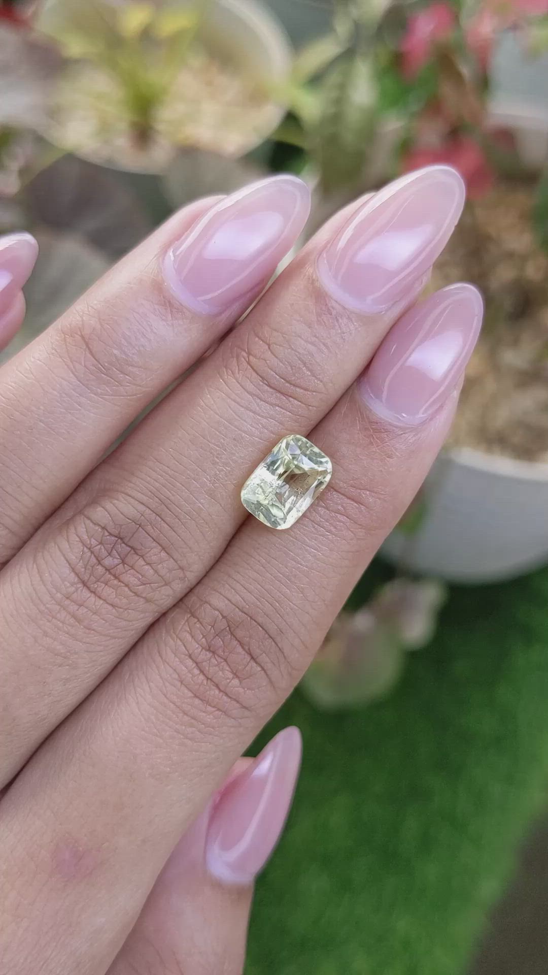 3.51 Ct. Greenish Yellow Sapphire from Ceylon (Sri Lanka) Size Video