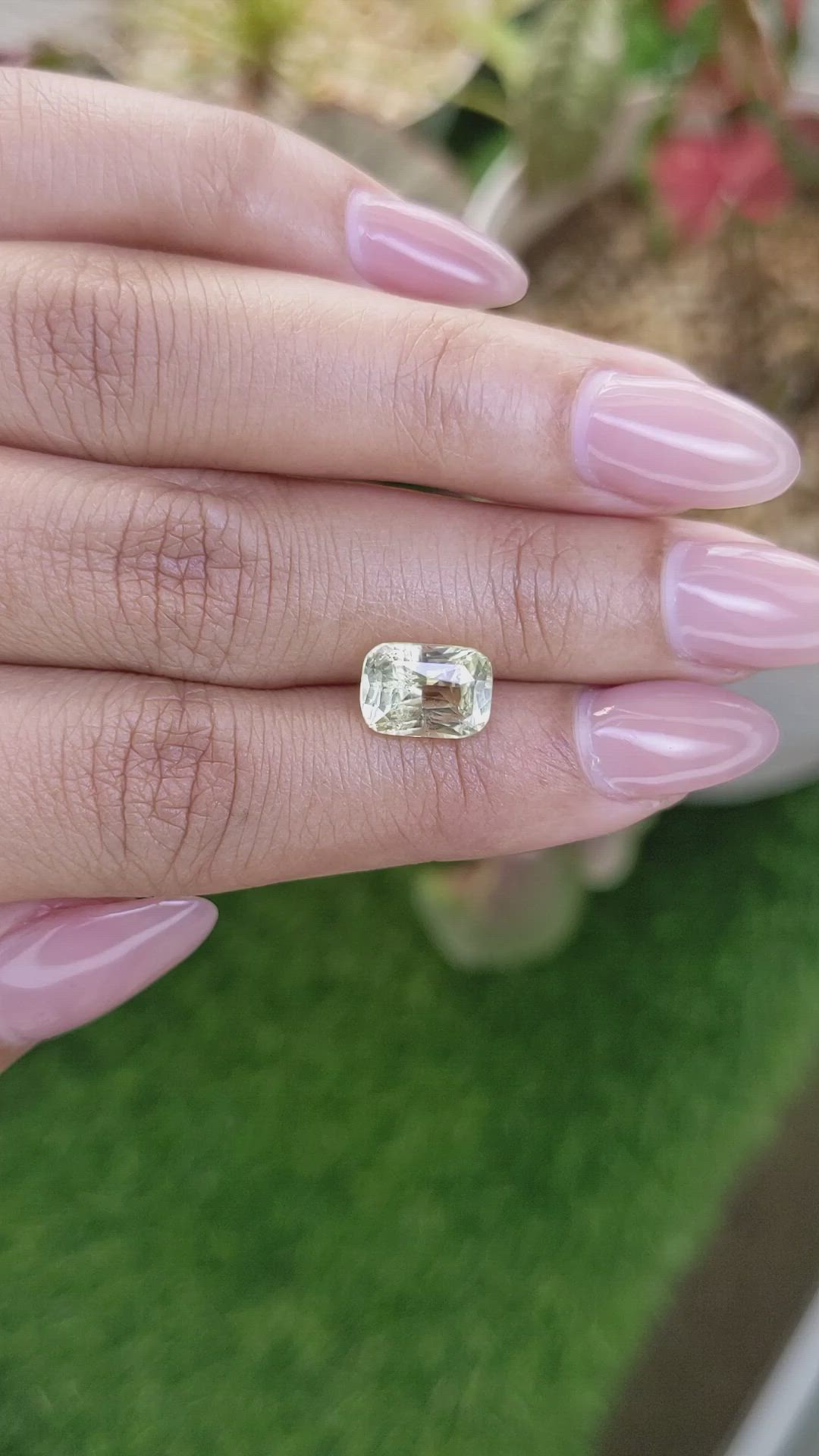 3.51 Ct. Greenish Yellow Sapphire from Ceylon (Sri Lanka) Size Video