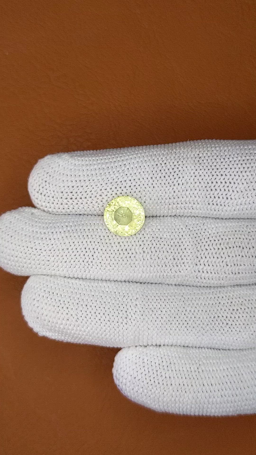 4.41 Ct. Yellow Sapphire from Ceylon (Sri Lanka) Size Video