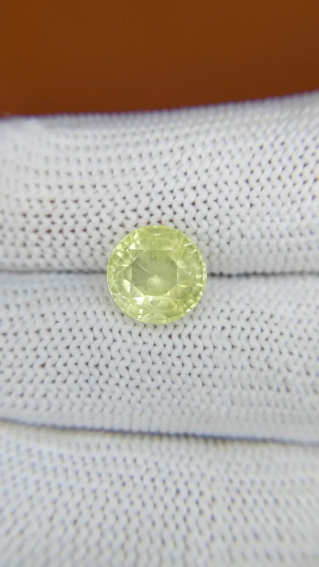 4.41 Ct. Yellow Sapphire from Ceylon (Sri Lanka) Size Video