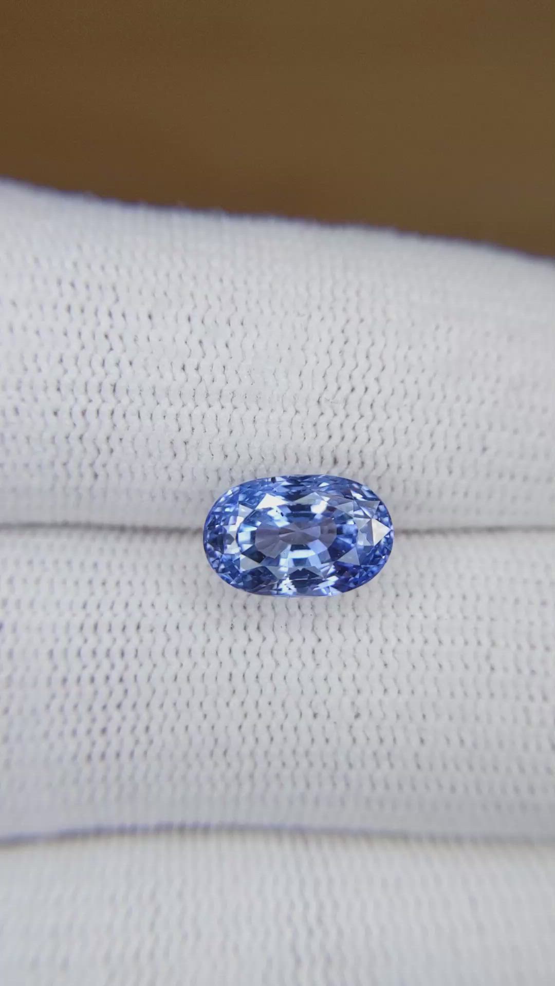 4.01 Ct. Blue Sapphire from Ceylon (Sri Lanka) Size Video