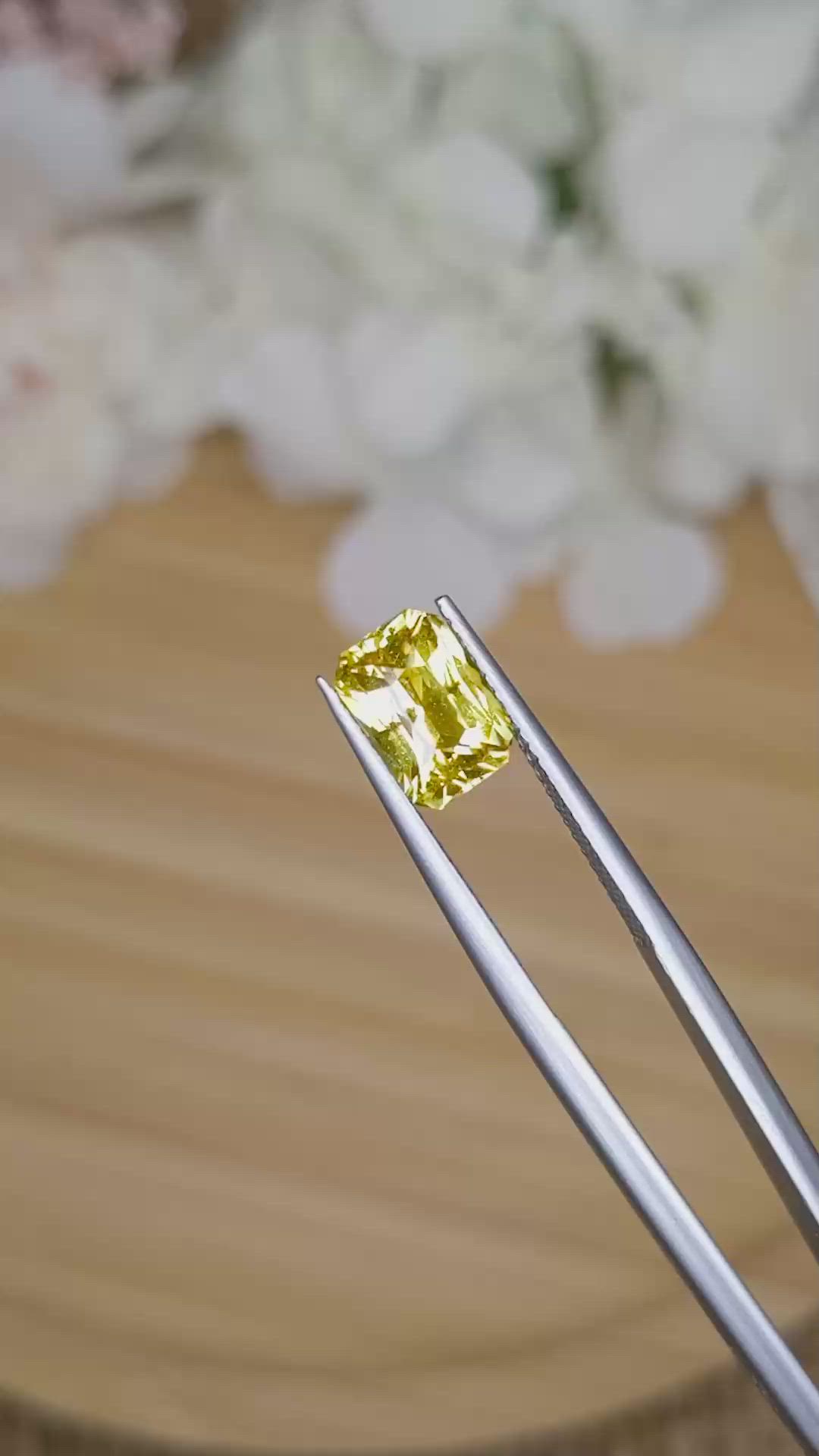 2.72 Ct. Greenish Yellow Sapphire from Ceylon (Sri Lanka) Size Video