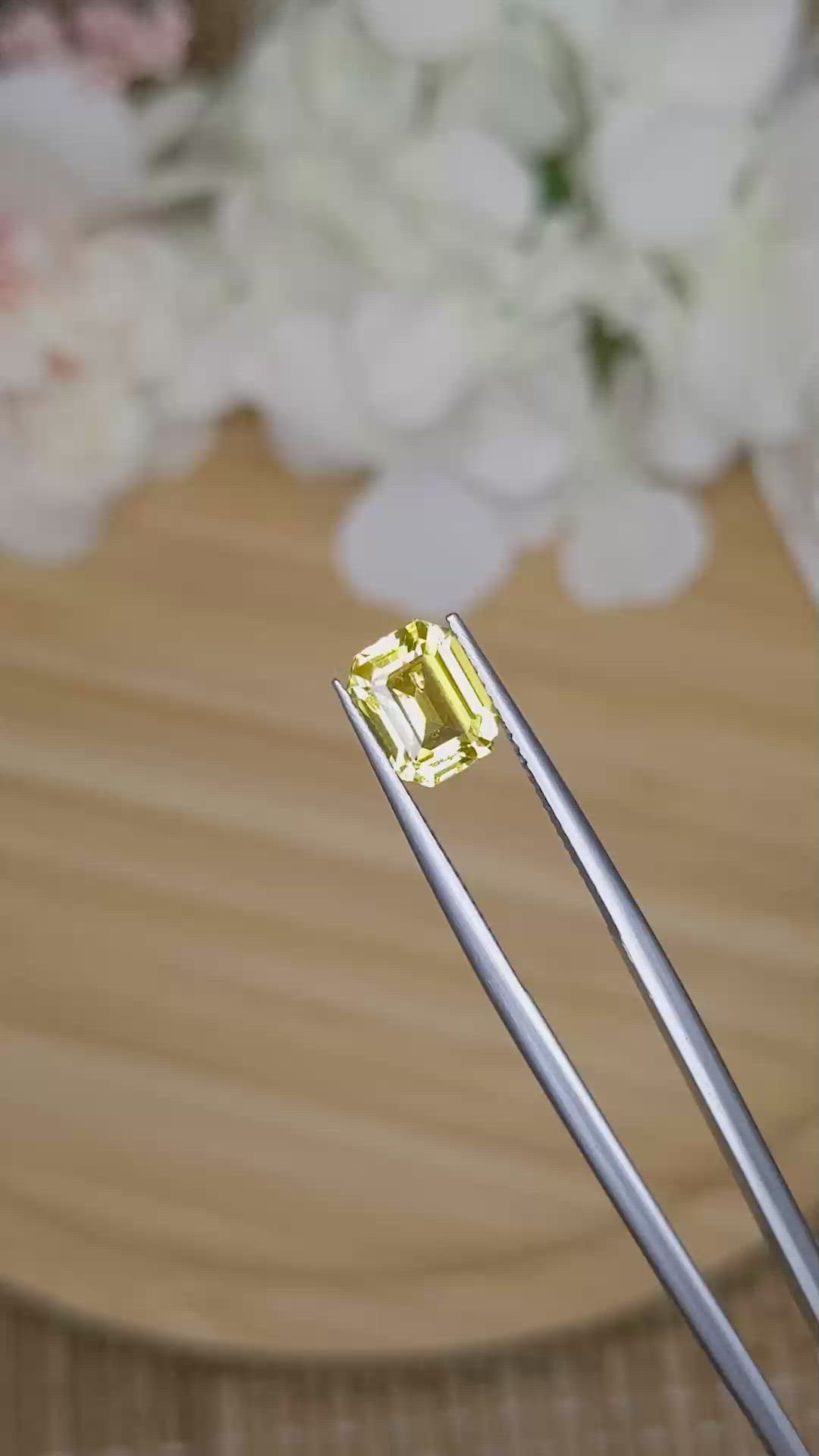2.30 Ct. Greenish Yellow Sapphire from Ceylon (Sri Lanka) Size Video