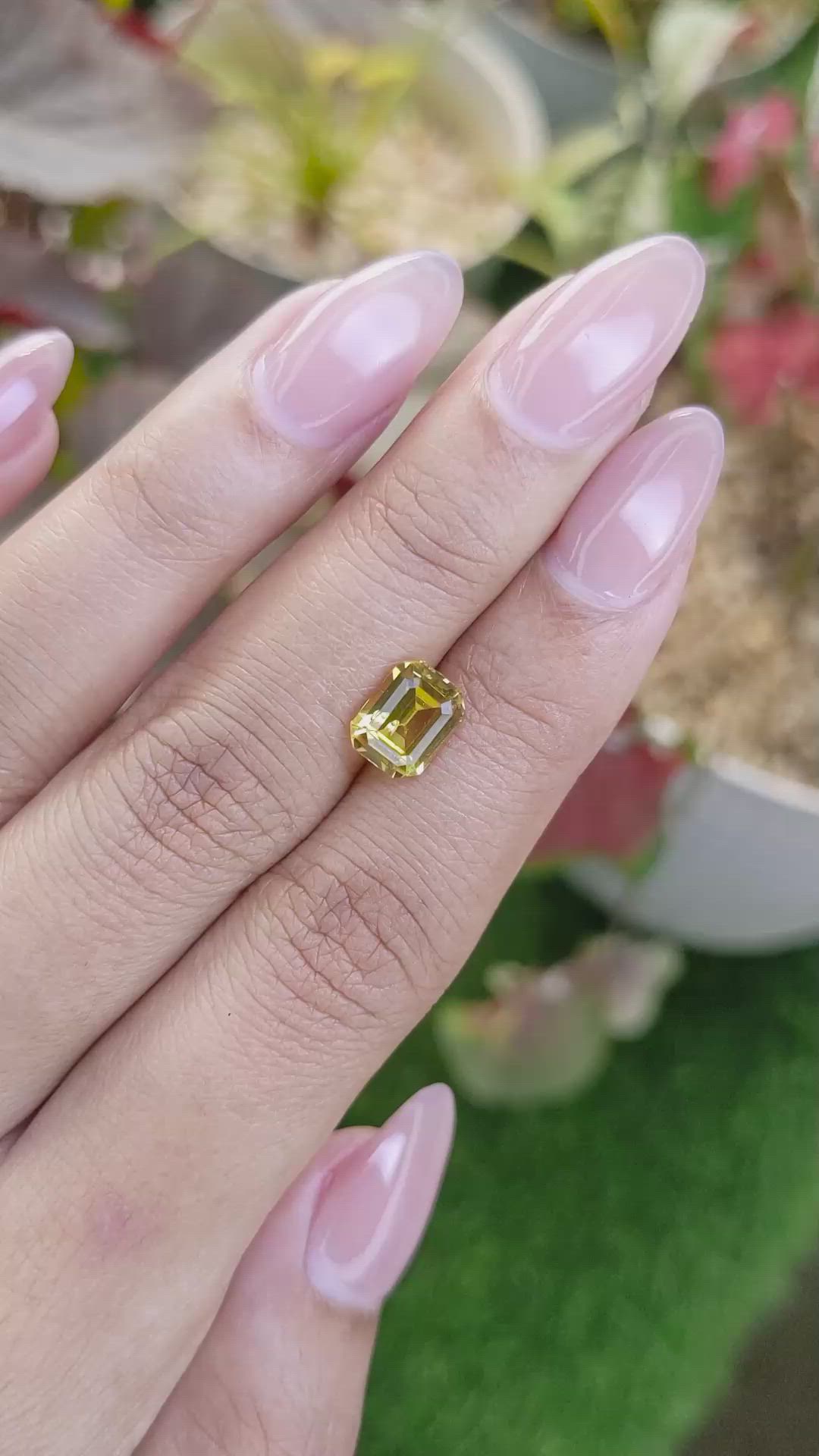 2.30 Ct. Greenish Yellow Sapphire from Ceylon (Sri Lanka) Size Video