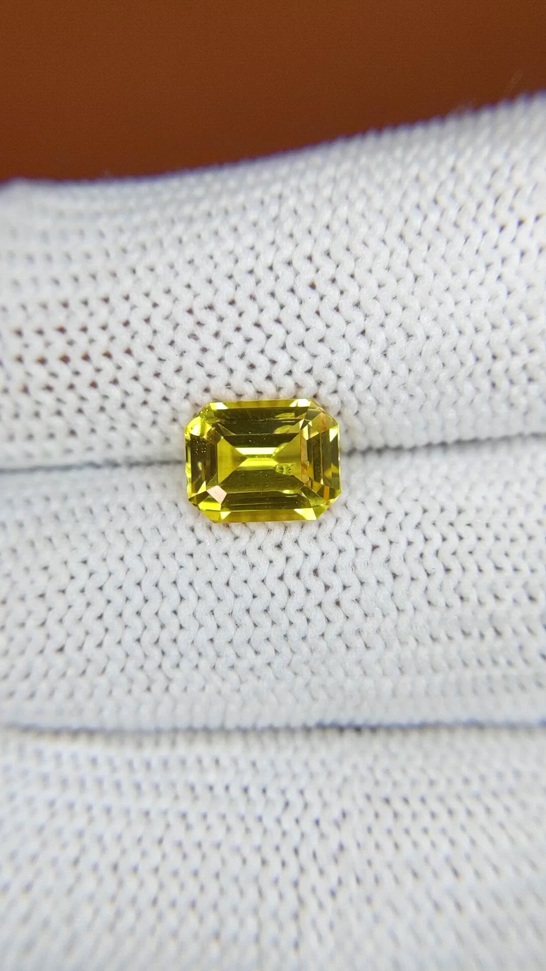 2.30 Ct. Greenish Yellow Sapphire from Ceylon (Sri Lanka) Size Video