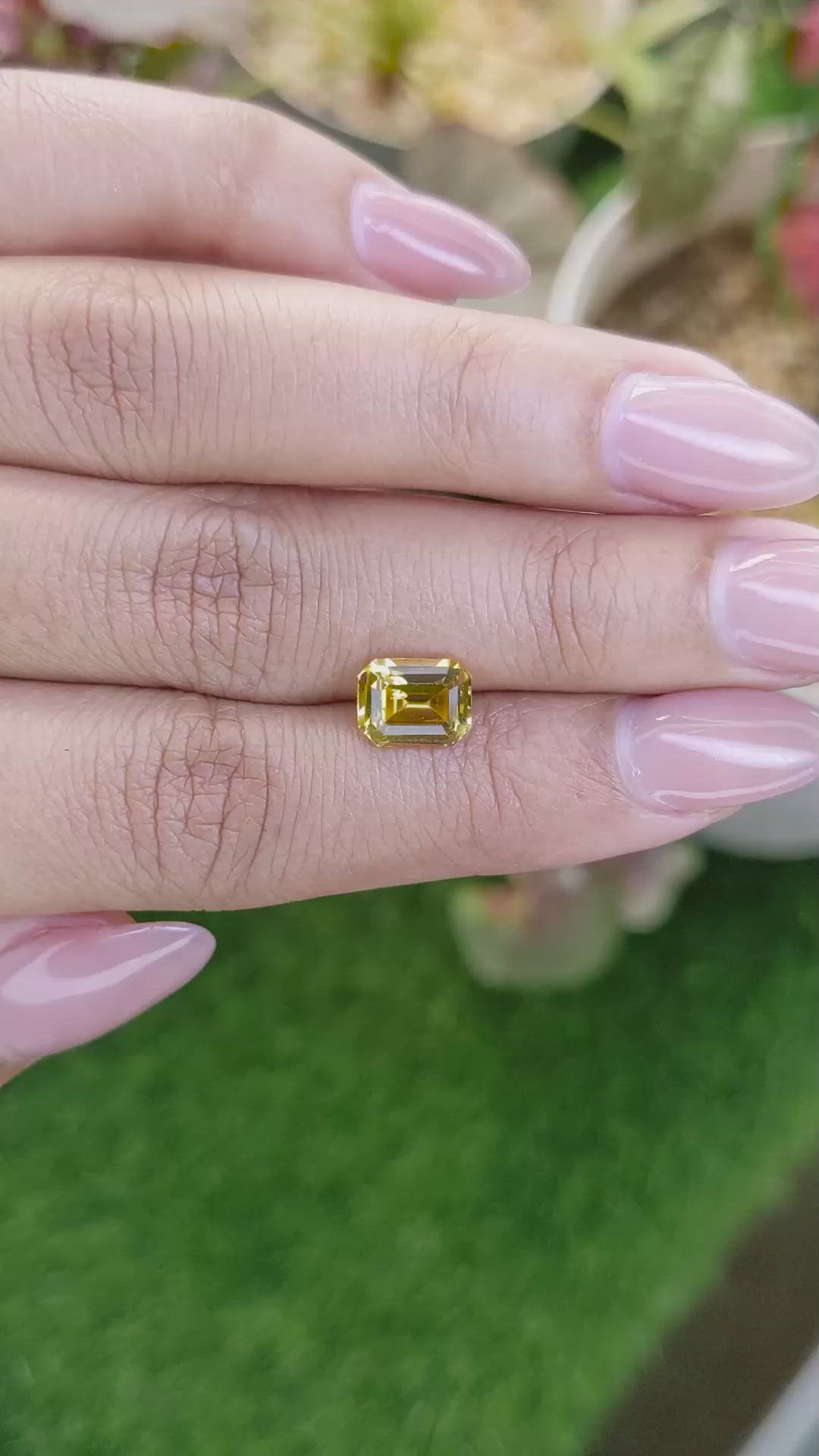 2.30 Ct. Greenish Yellow Sapphire from Ceylon (Sri Lanka) Size Video