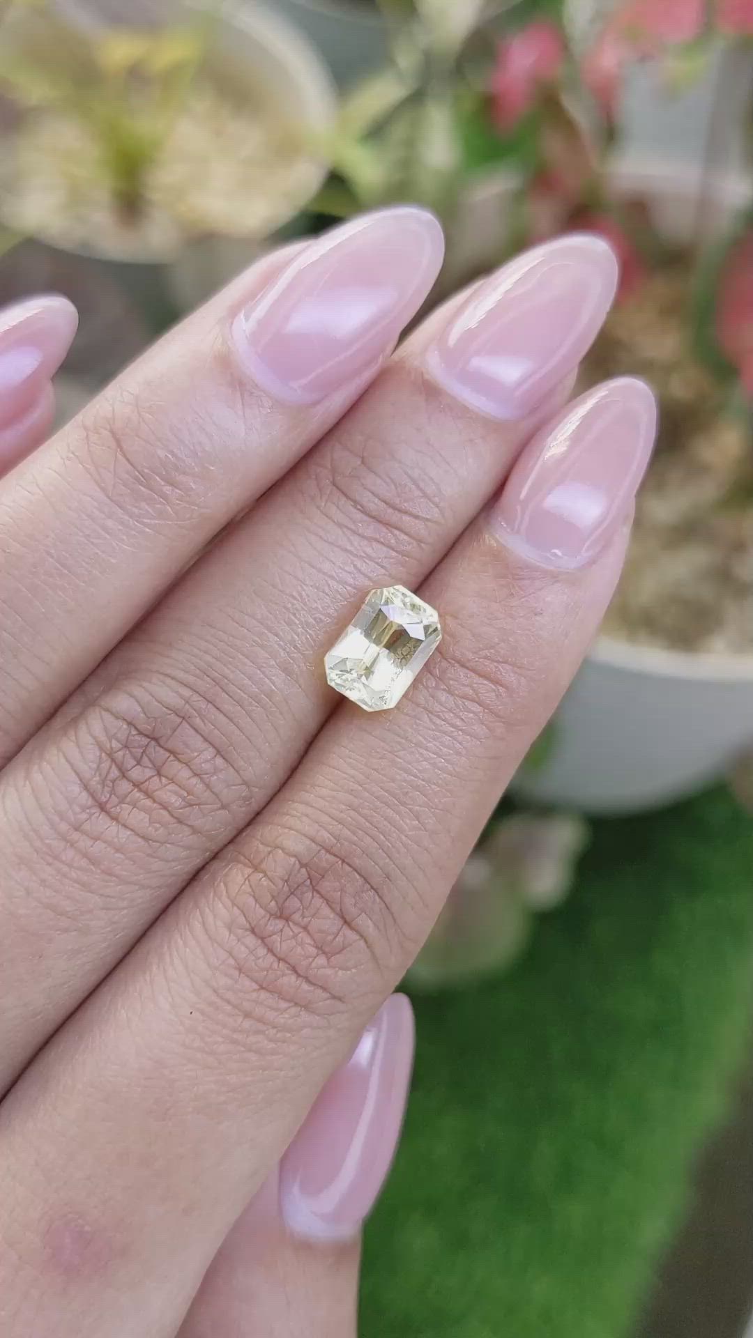 3.11 Ct. Yellow Sapphire from Ceylon (Sri Lanka) Size Video