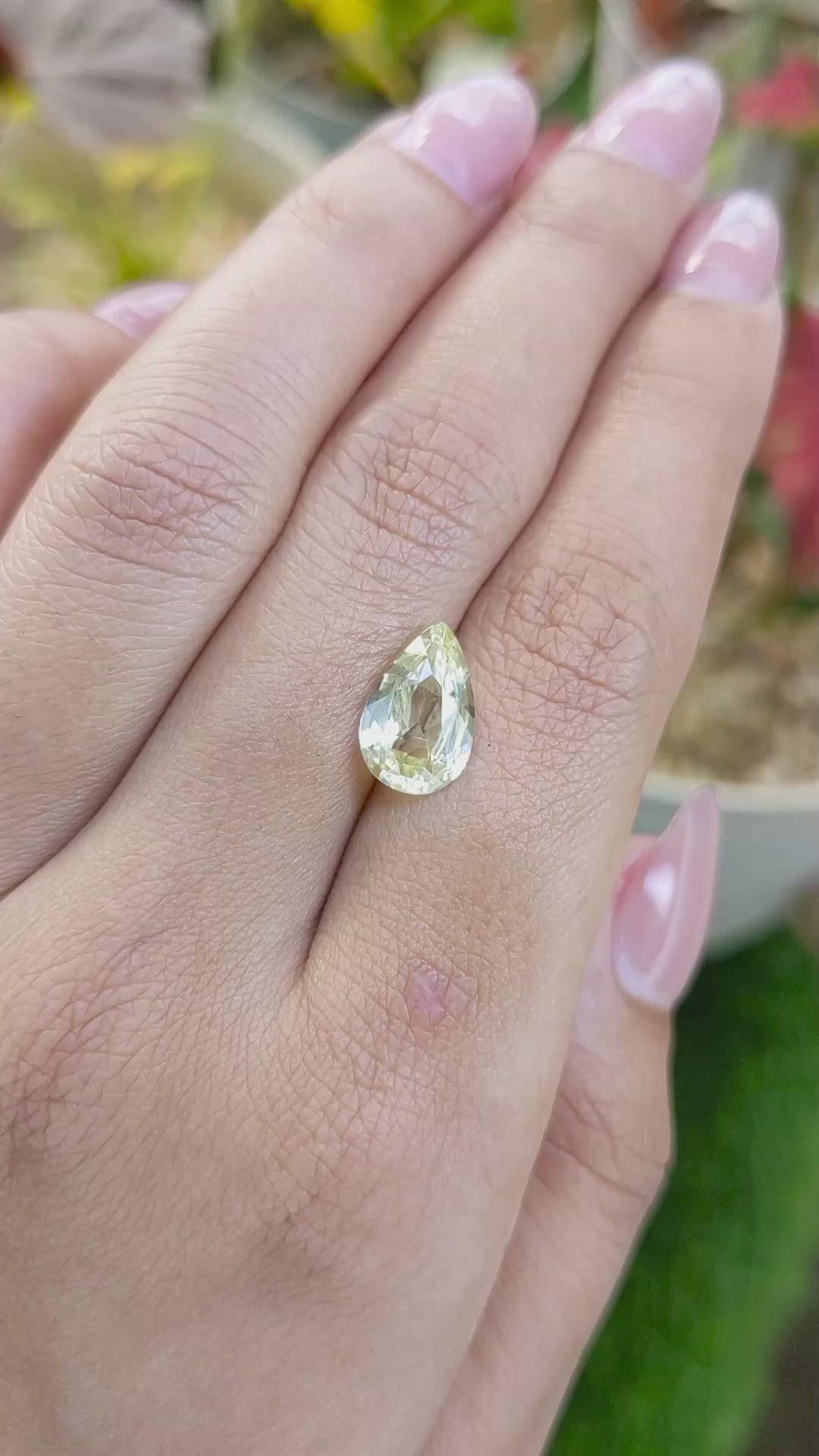 3.45 Ct. Greenish Yellow Sapphire from Ceylon (Sri Lanka) Size Video