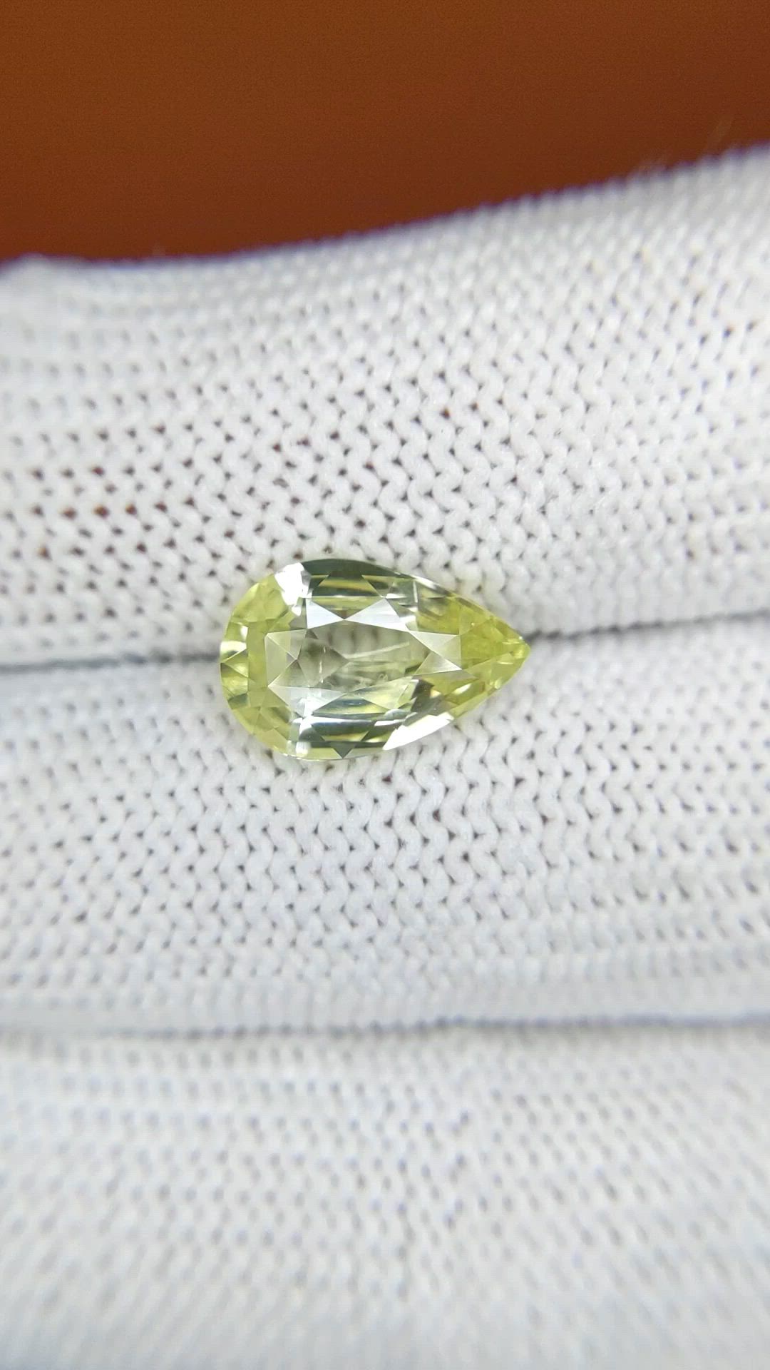3.45 Ct. Greenish Yellow Sapphire from Ceylon (Sri Lanka) Size Video