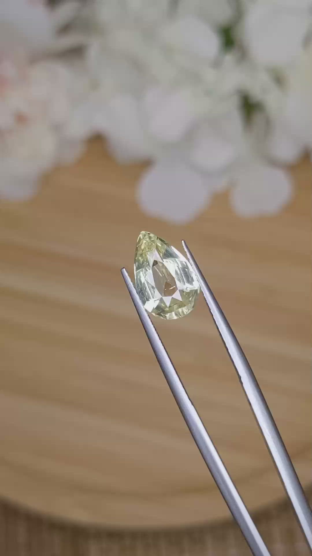 3.45 Ct. Greenish Yellow Sapphire from Ceylon (Sri Lanka) Size Video