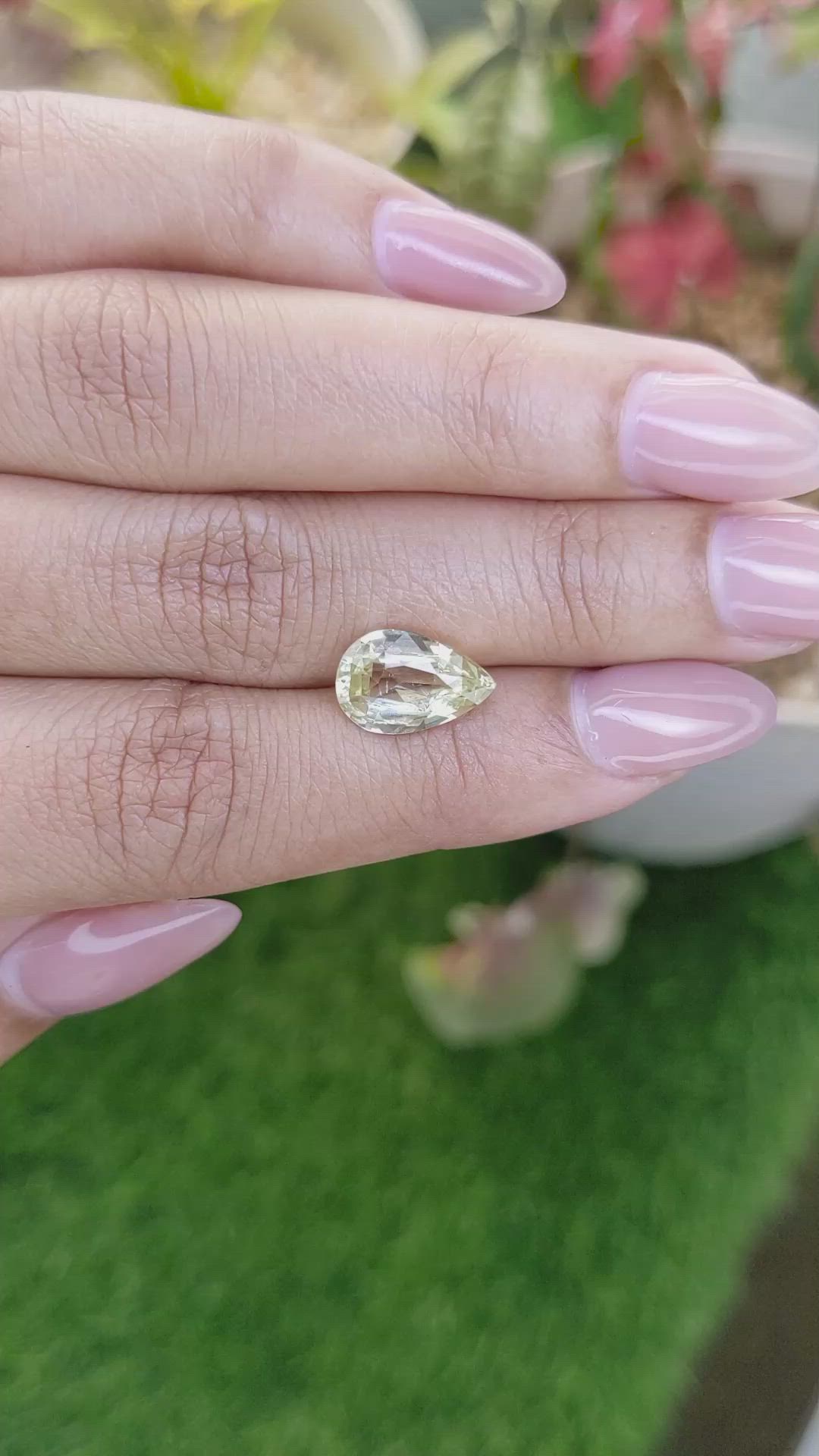 3.45 Ct. Greenish Yellow Sapphire from Ceylon (Sri Lanka) Size Video