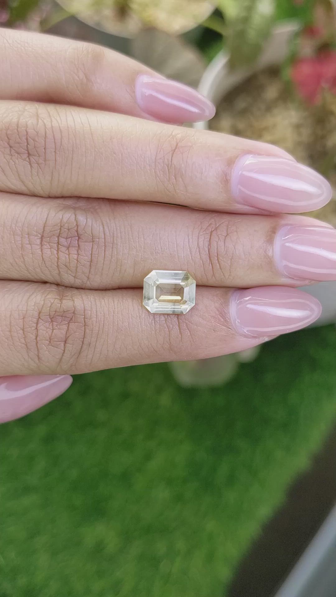 2.52 Ct. Yellow Sapphire from Ceylon (Sri Lanka) Size Video
