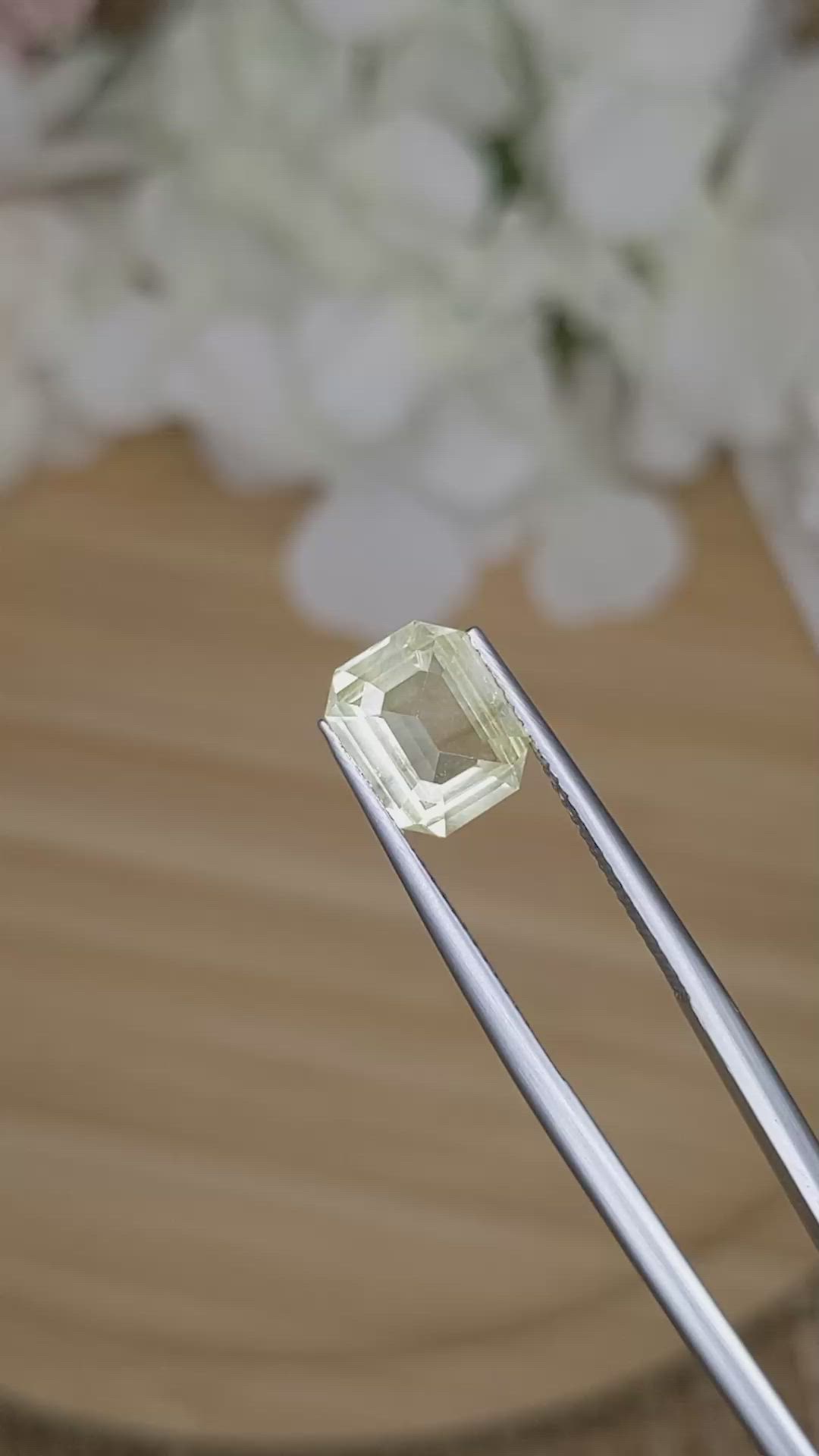 2.52 Ct. Yellow Sapphire from Ceylon (Sri Lanka) Size Video