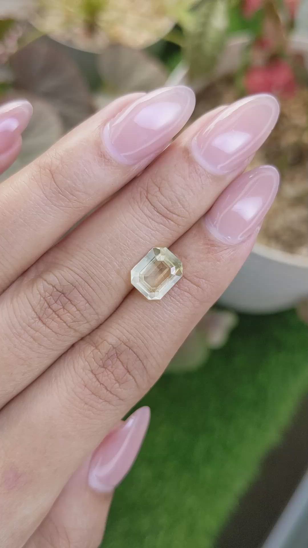 2.52 Ct. Yellow Sapphire from Ceylon (Sri Lanka) Size Video