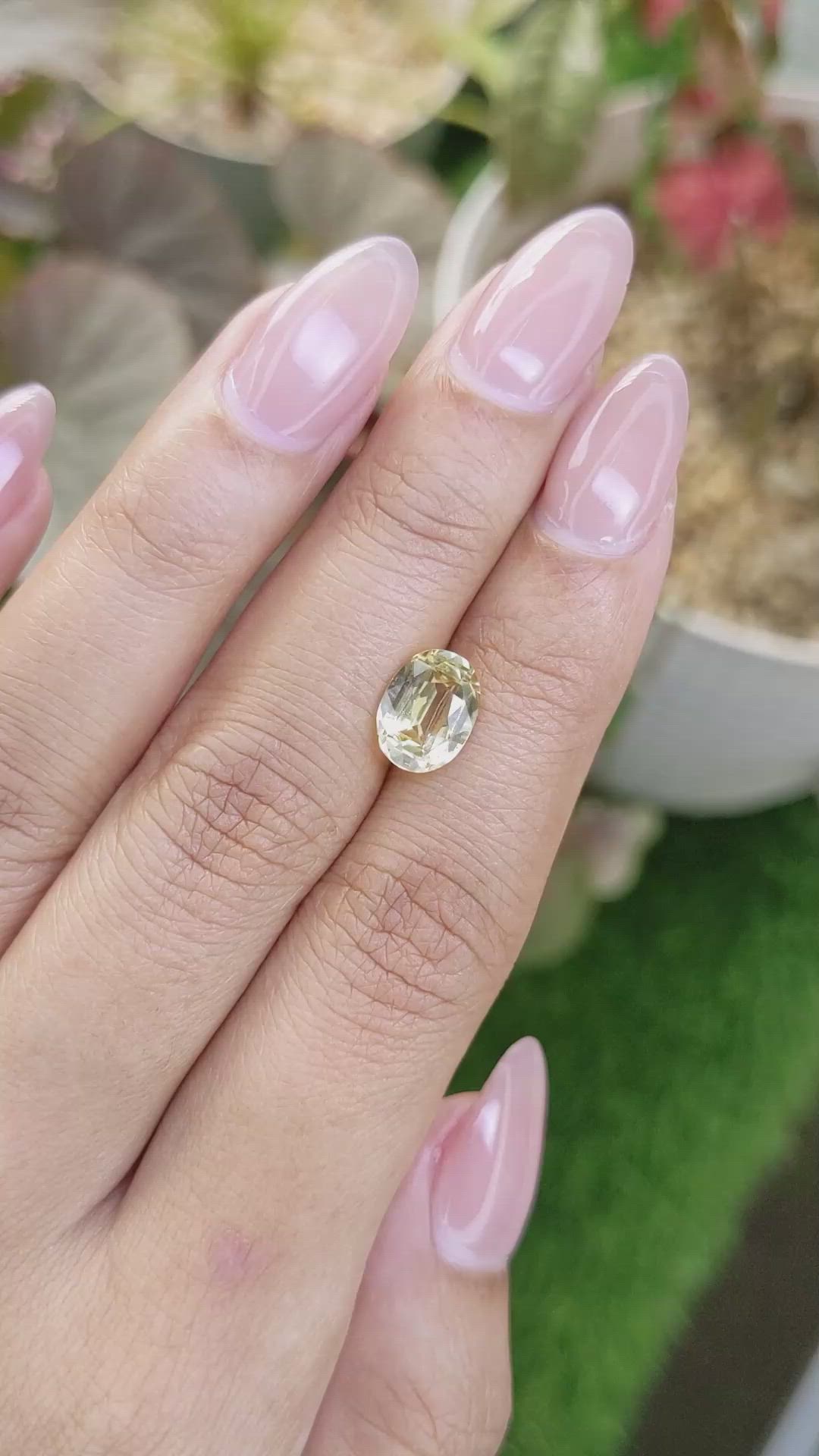 2.29 Ct. Yellow Sapphire from Ceylon (Sri Lanka) Size Video